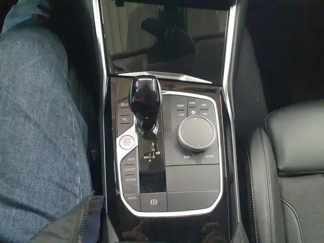 BMW 3 Series view 10