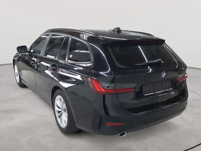 BMW 3 Series view 5