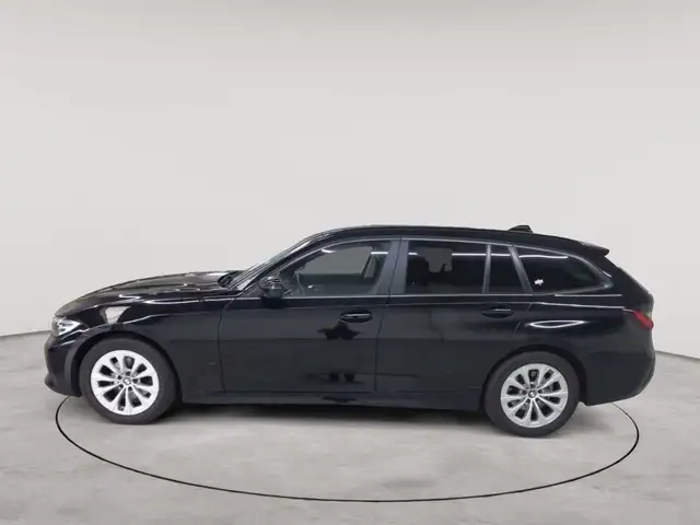 BMW 3 Series view 6