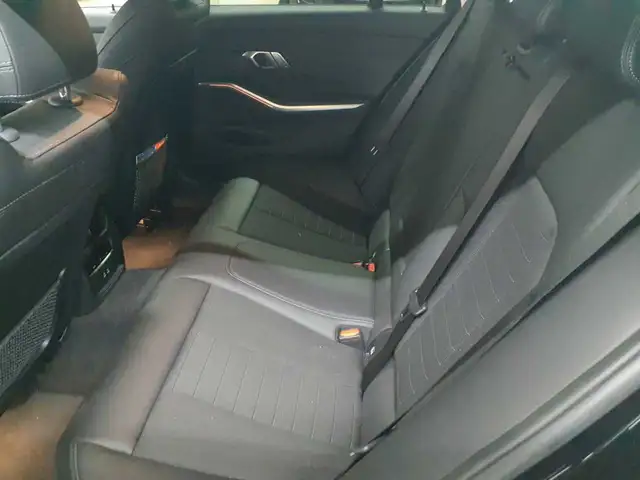 BMW 3 Series view 13
