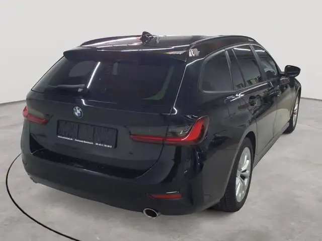 BMW 3 Series view 4
