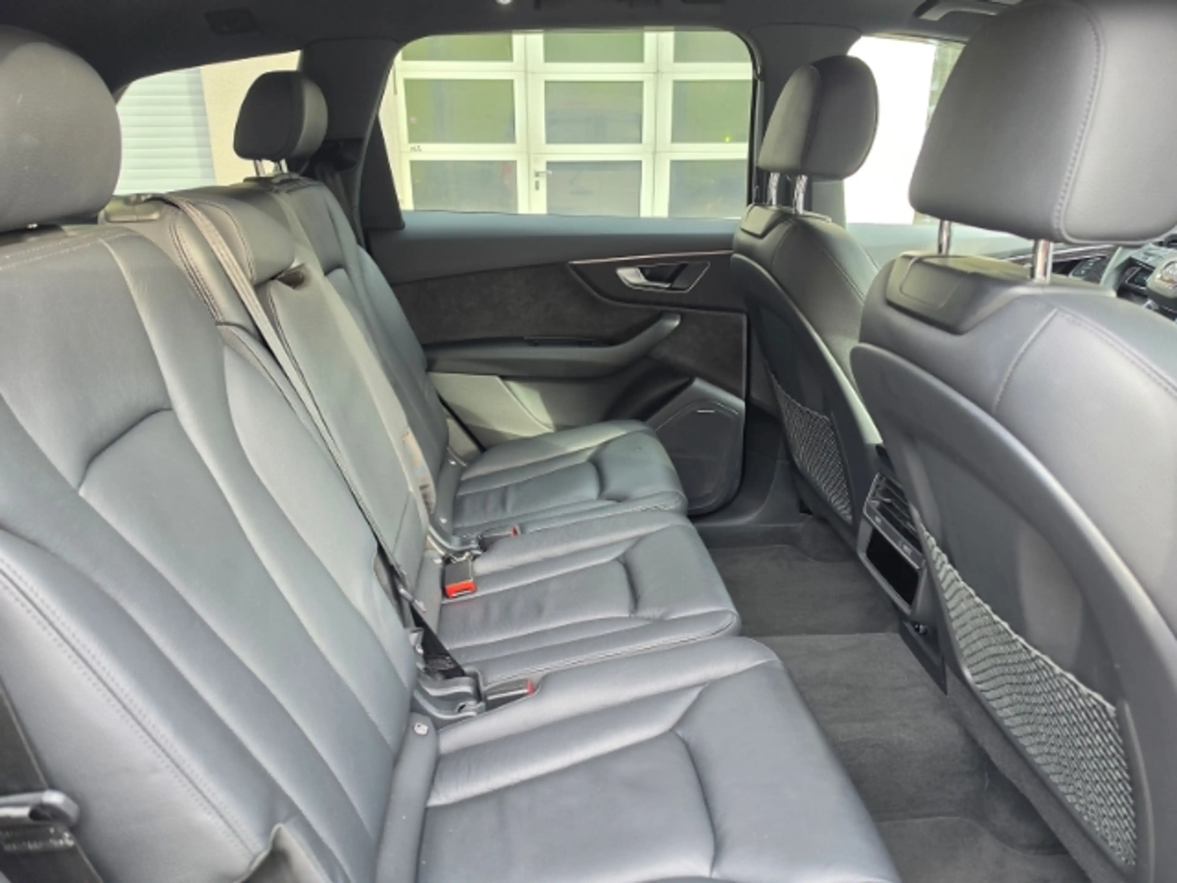 Audi Q7 55 TFSI quattro 7-Sitzer — photo 11