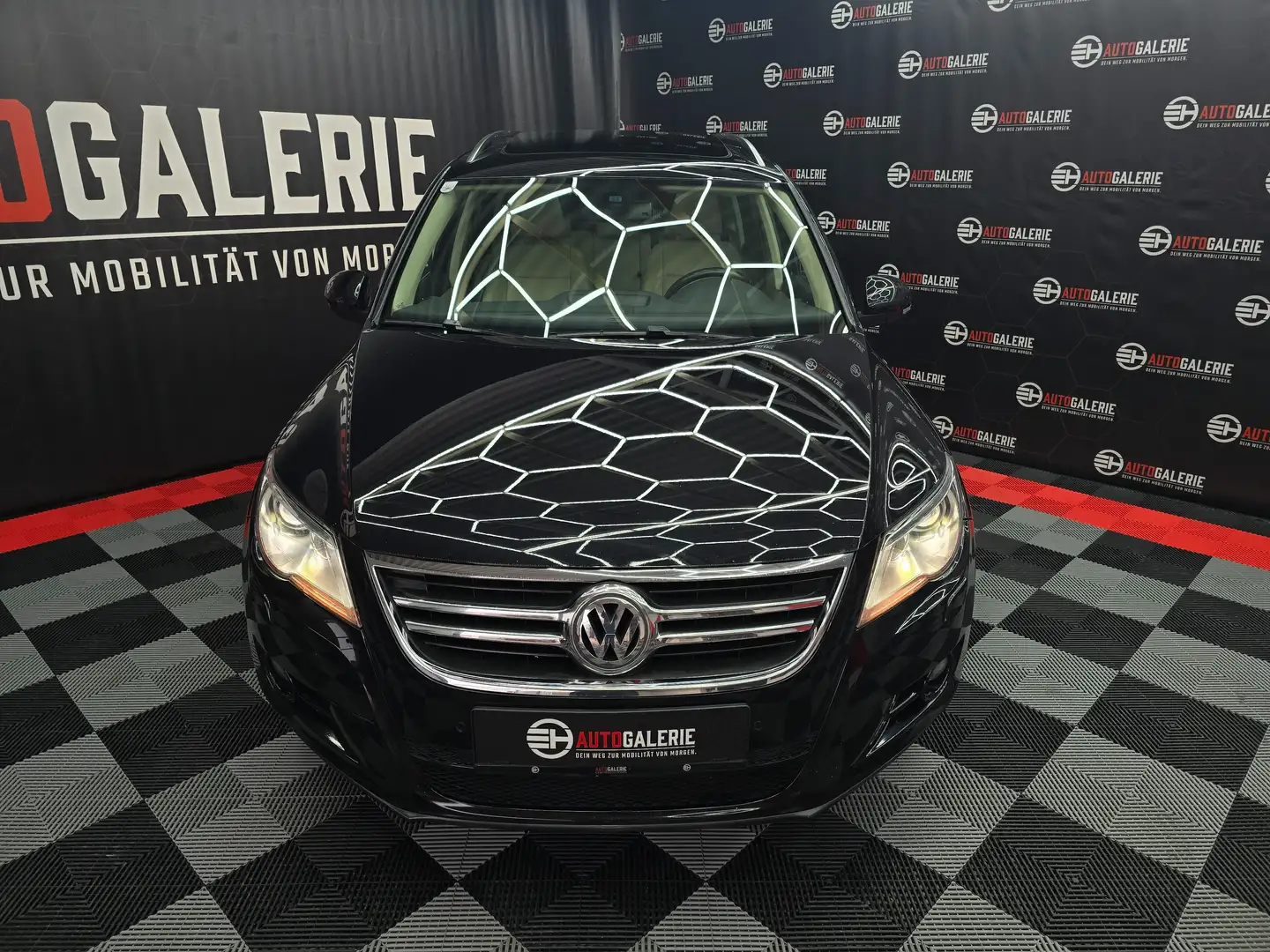 Volkswagen Tiguan Tiguan 2,0 TDI BMT 4Motion DSG Sky *NAVI*PANO*PDC* Schwarz - 2