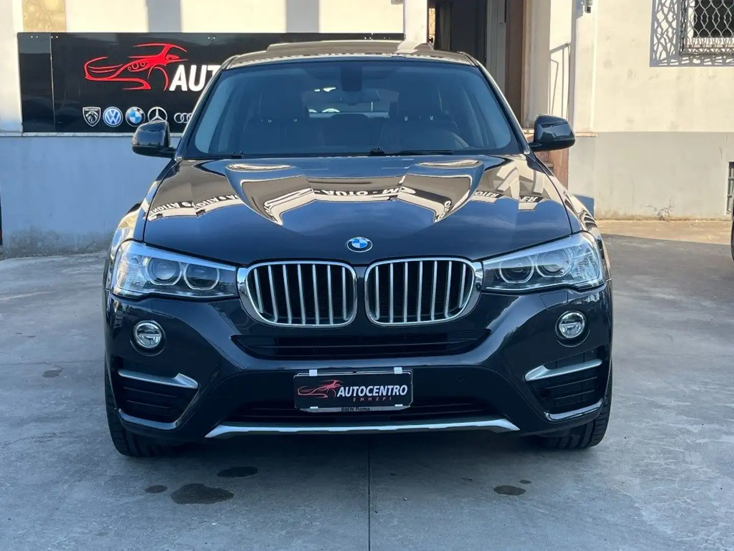 BMW X4 xDrive30dA 258CV xLine Zwart - 2