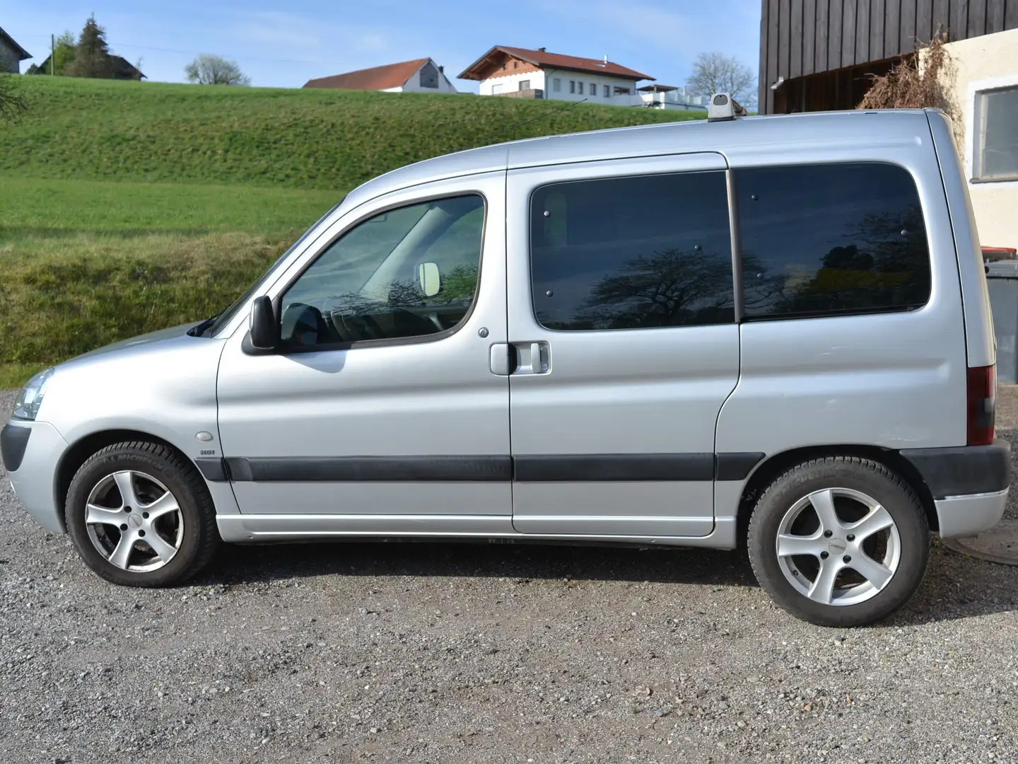 Peugeot Partner Partner Family 2,0 HDI Rollstuhlrampe hydraulisch Stříbrná - 2