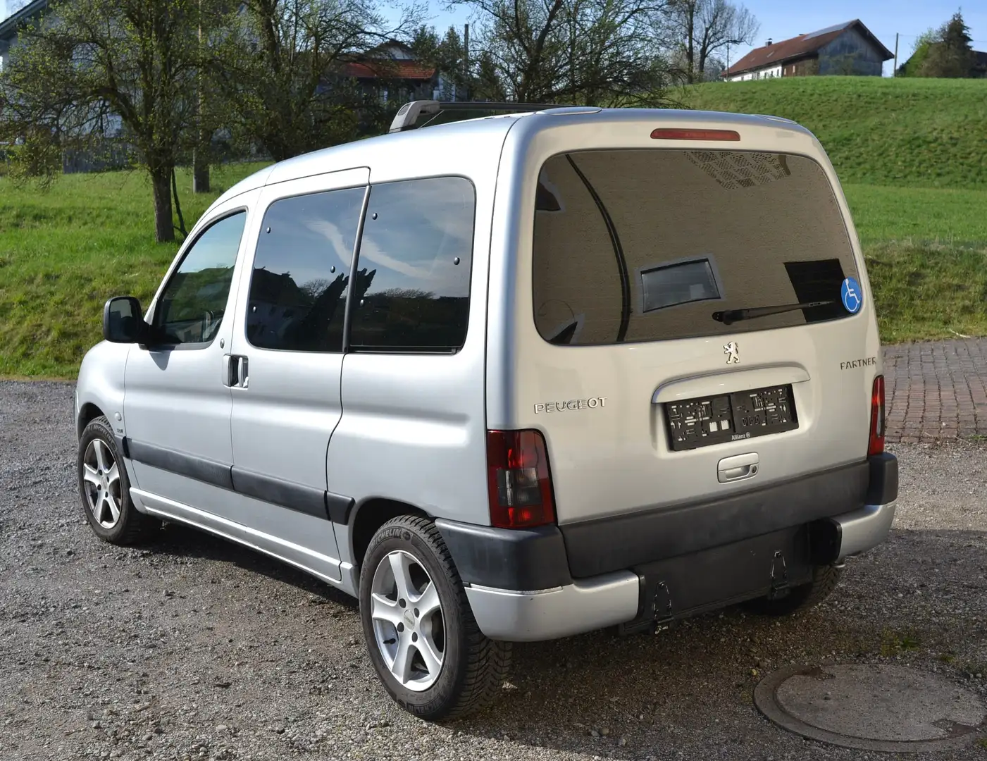 Peugeot Partner Partner Family 2,0 HDI Rollstuhlrampe hydraulisch Stříbrná - 1