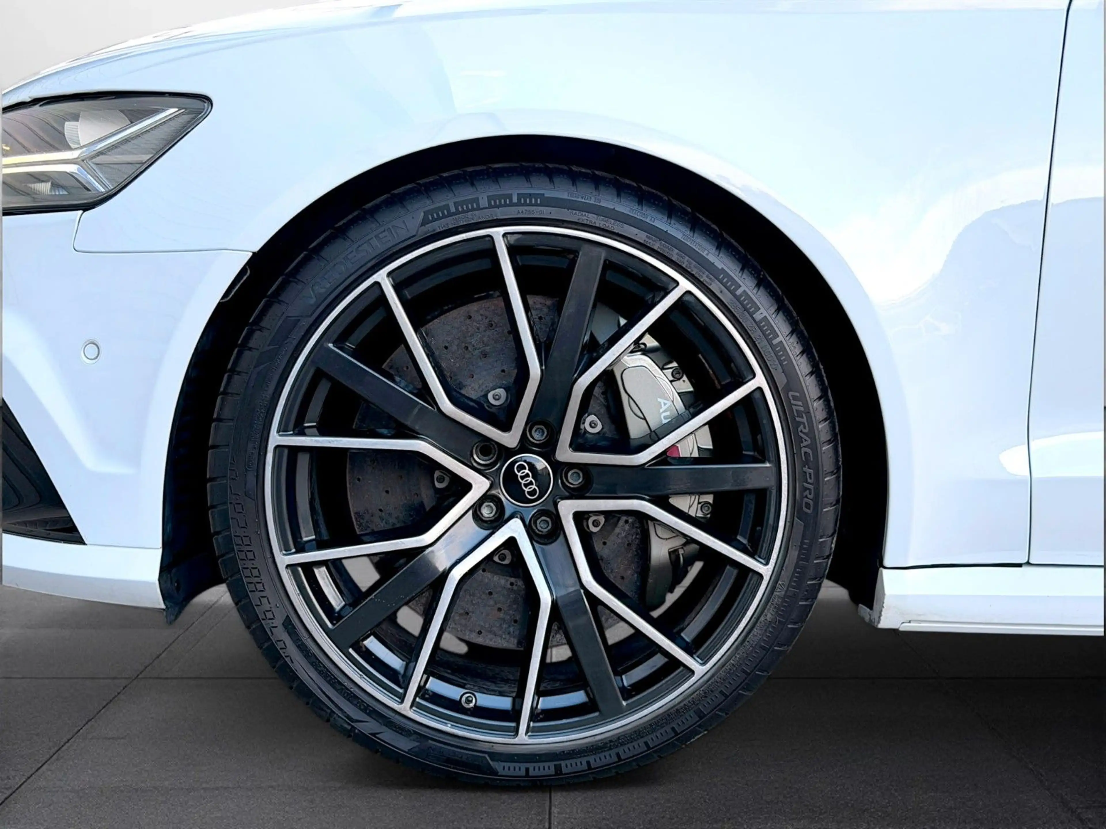 Audi RS6 4.0 TFSI/PANO/B&O/ALCANTARA/HEAD UP/ACC/360° — photo 9
