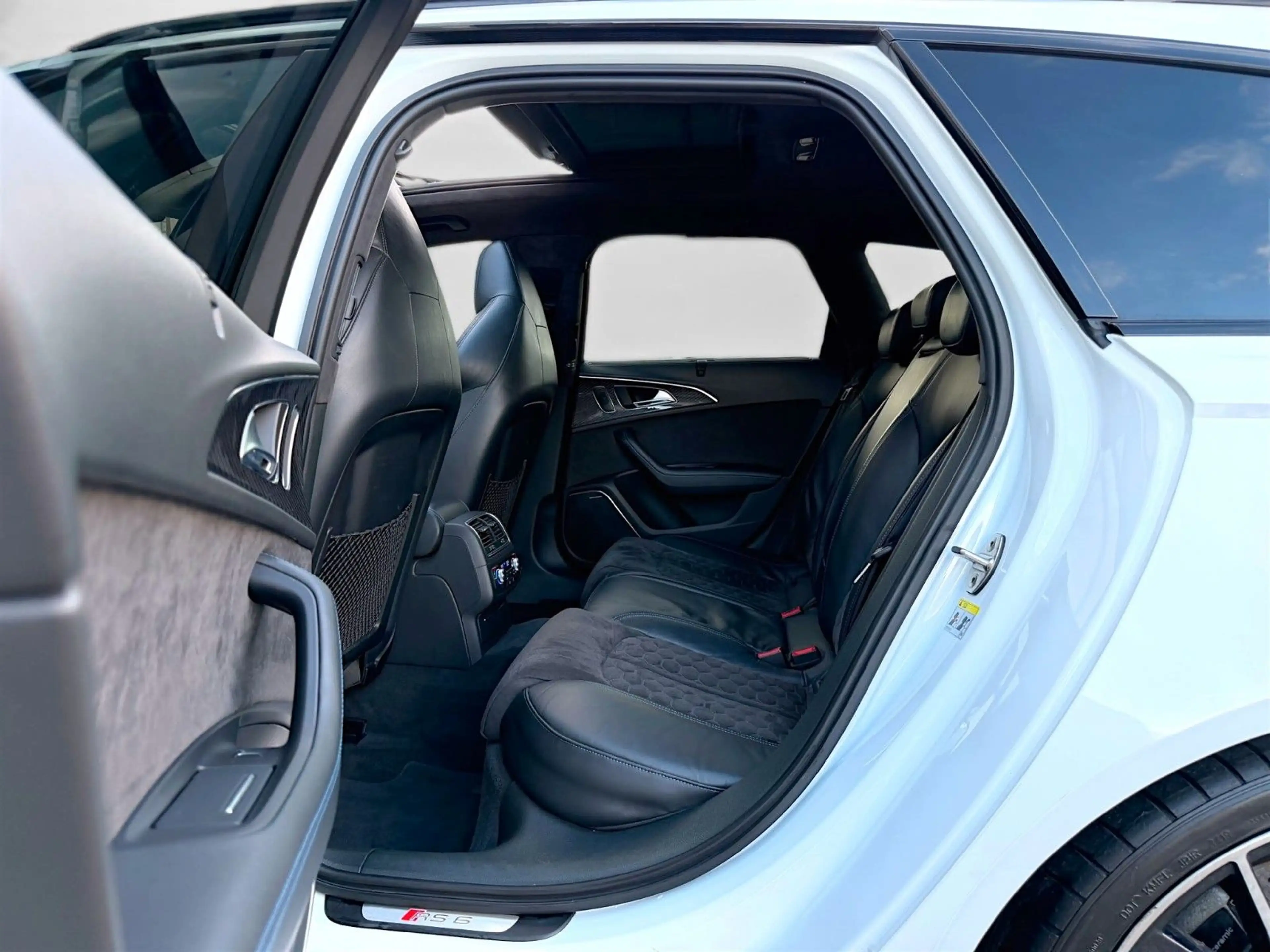 Audi RS6 4.0 TFSI/PANO/B&O/ALCANTARA/HEAD UP/ACC/360° — photo 14