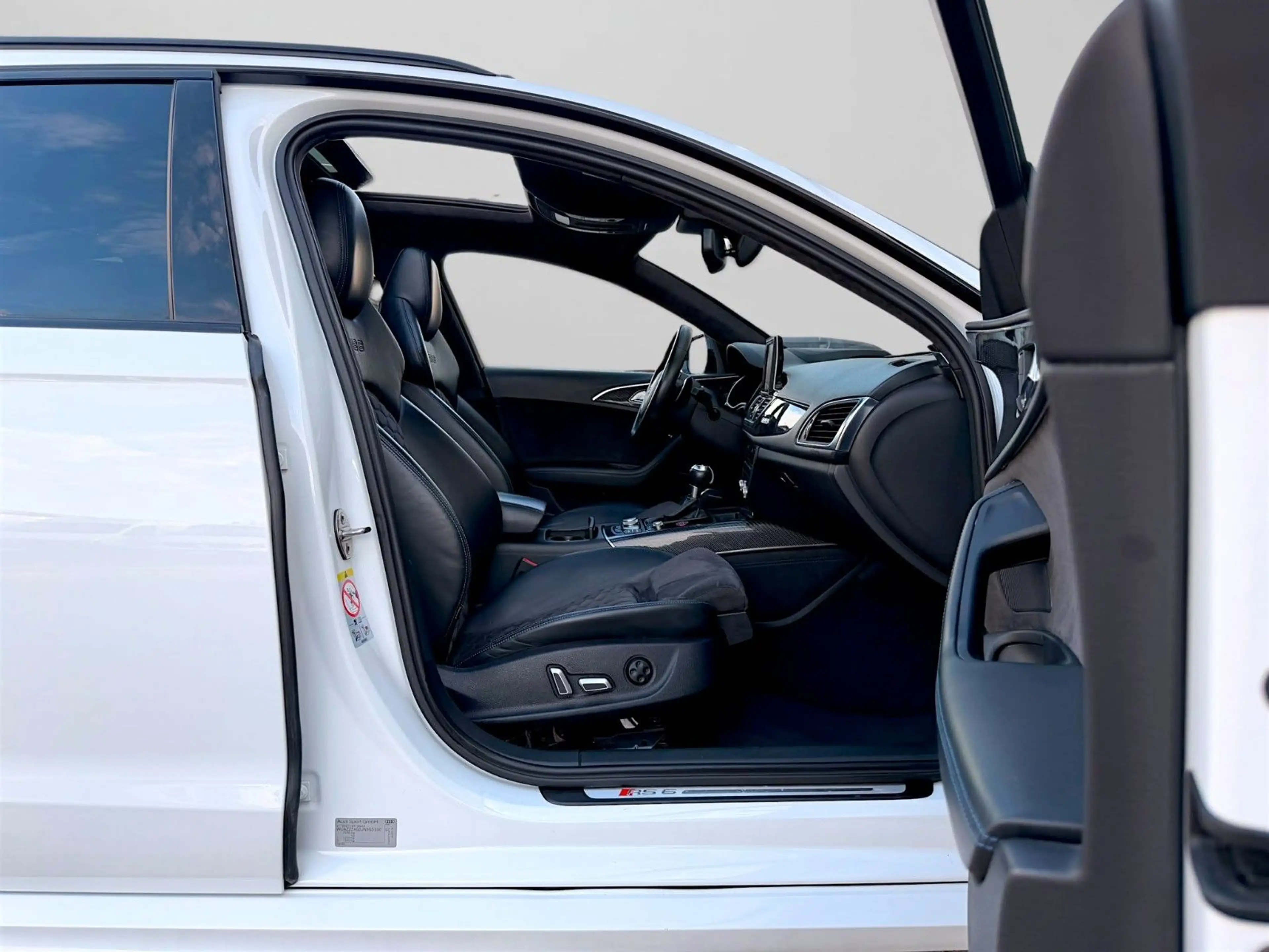 Audi RS6 4.0 TFSI/PANO/B&O/ALCANTARA/HEAD UP/ACC/360° — photo 11