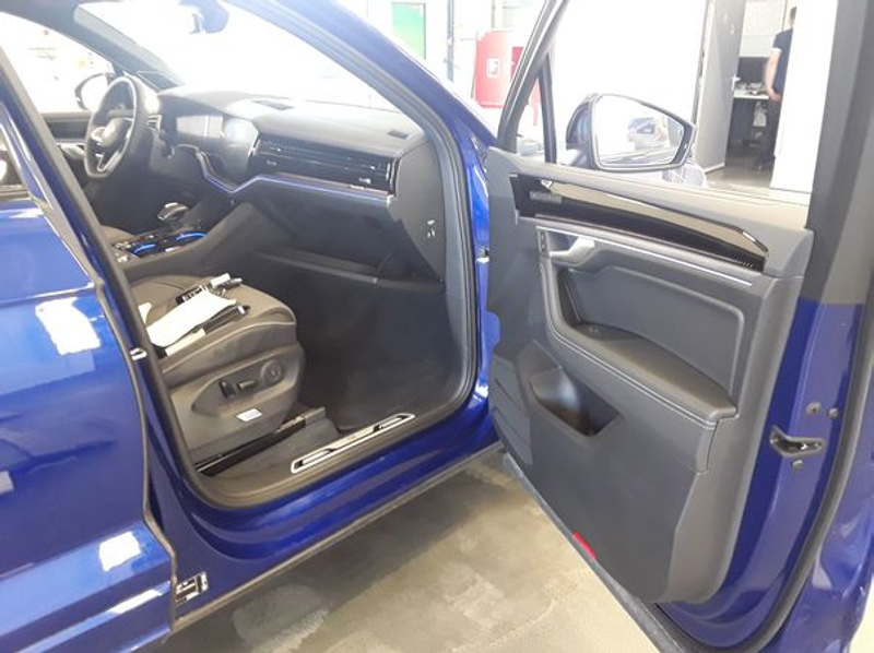 Volkswagen Touareg R-Line 3.0 TDI Sonderleasing! AHK Standh. Allradle — photo 4