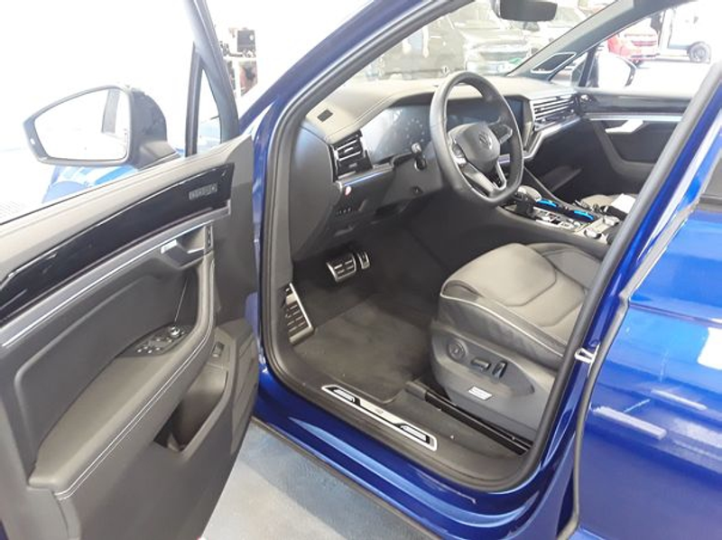 Volkswagen Touareg R-Line 3.0 TDI Sonderleasing! AHK Standh. Allradle — photo 5