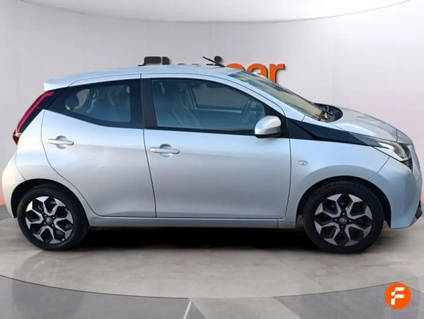Toyota Aygo 70 x-cite Gris - 2