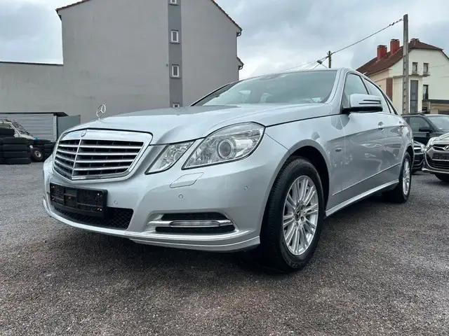 Mercedes-Benz E 250 BE AUT + SCHIEBE + SHZ + PDC