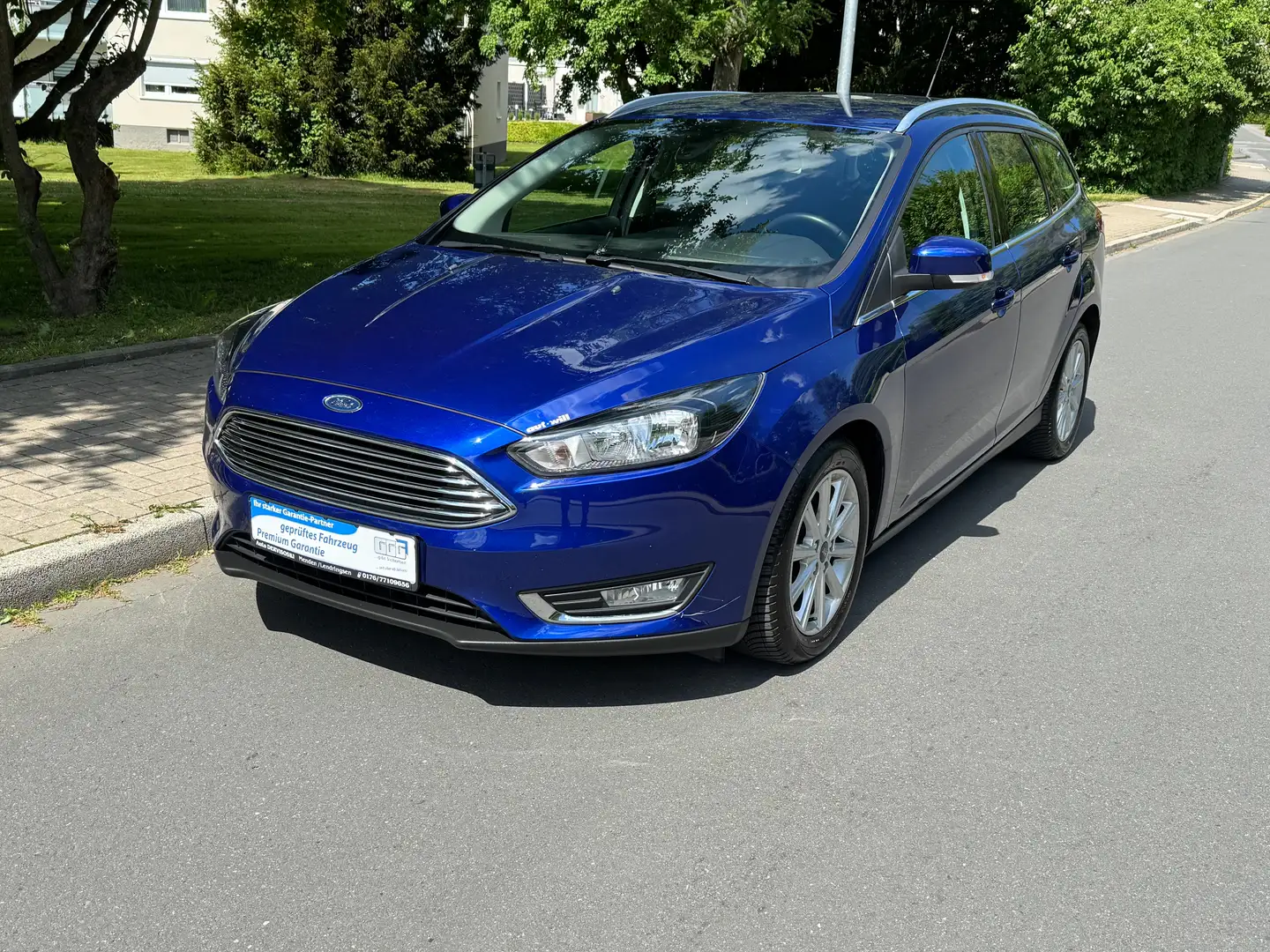 Ford Focus Titanium. 1 HAND  Scheckheftgepflegt Blau - 1