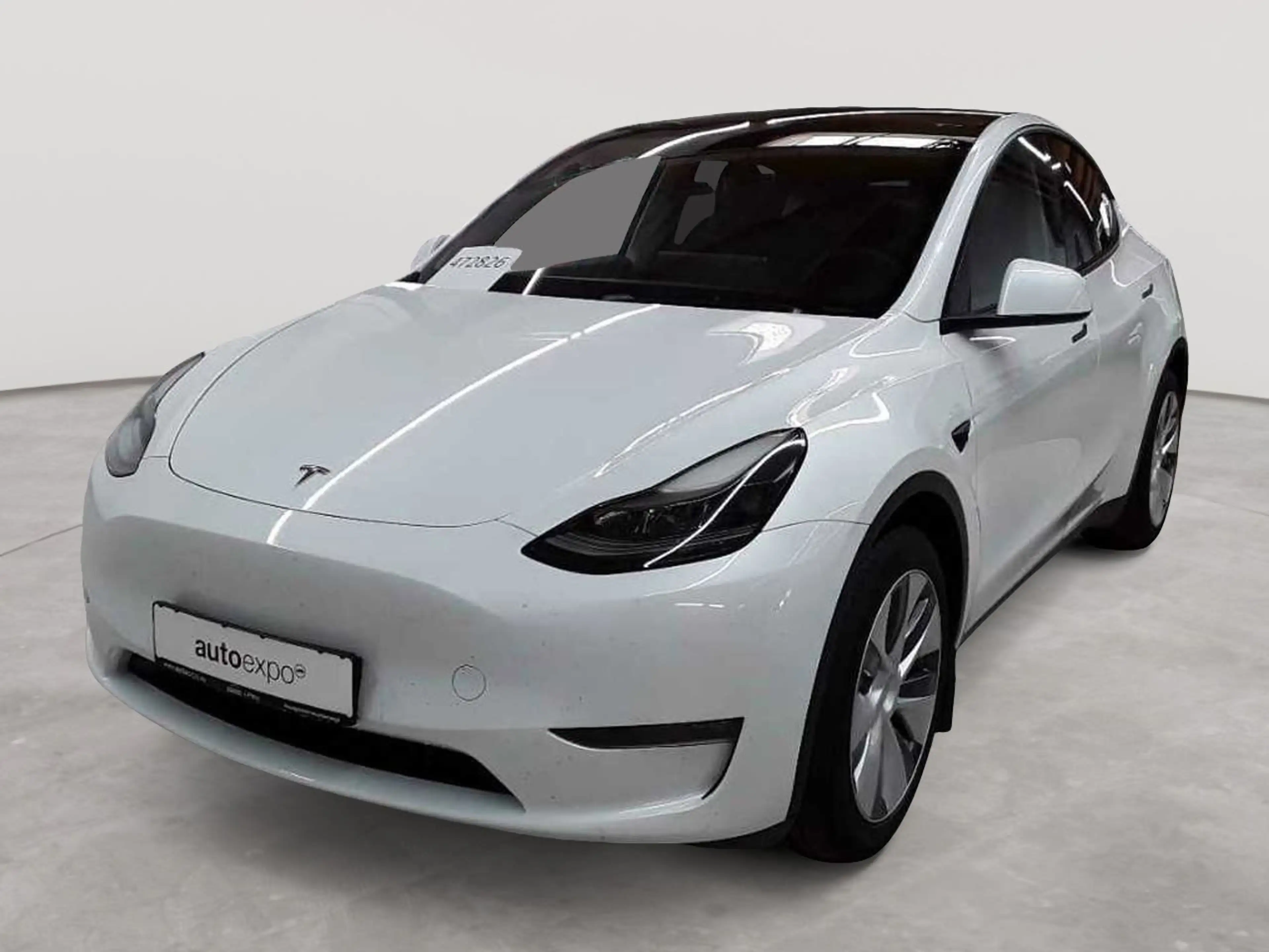 Tesla Model Y Long Range Dual Motor AWD — photo 2