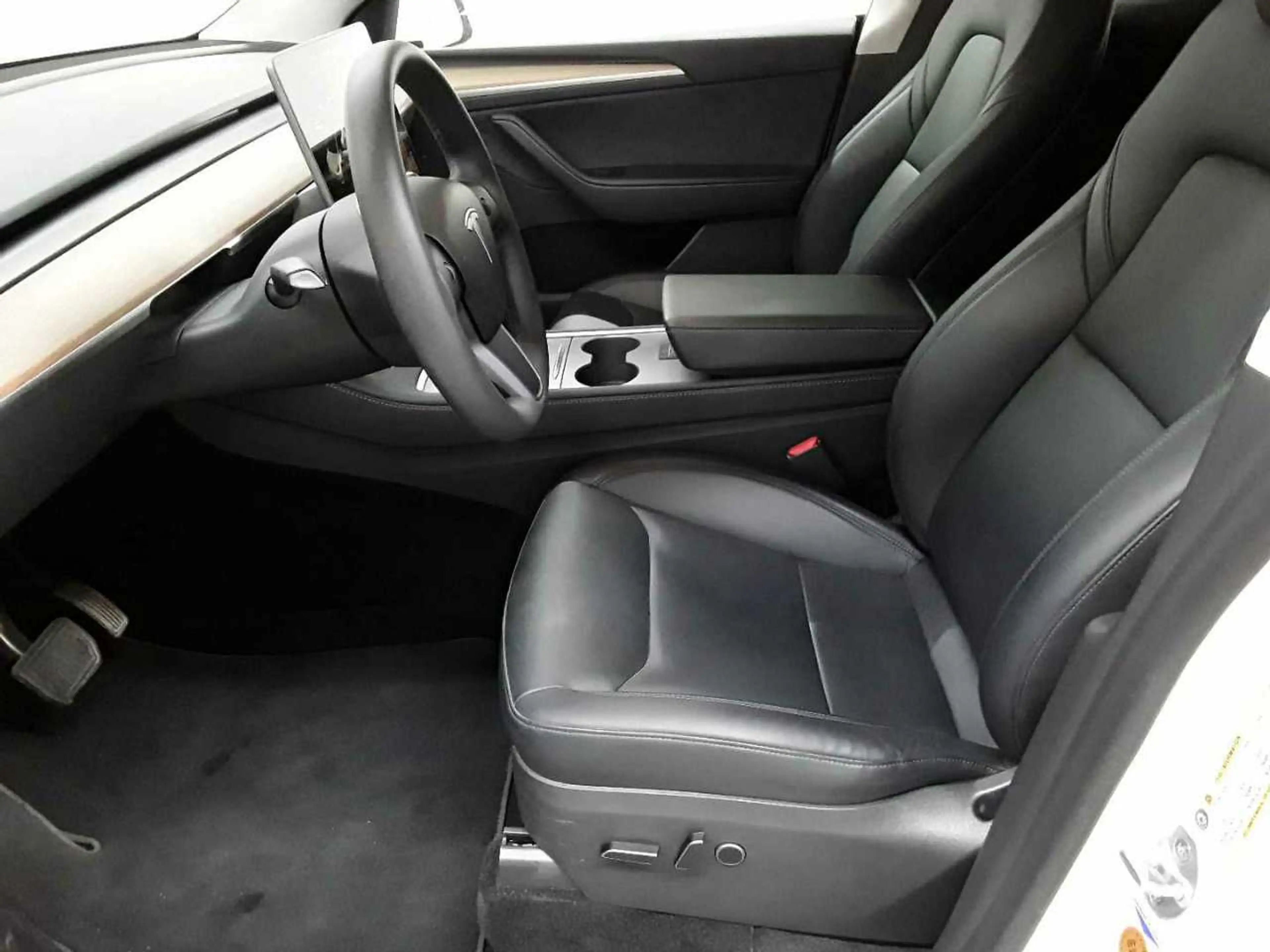 Tesla Model Y Long Range Dual Motor AWD — photo 7