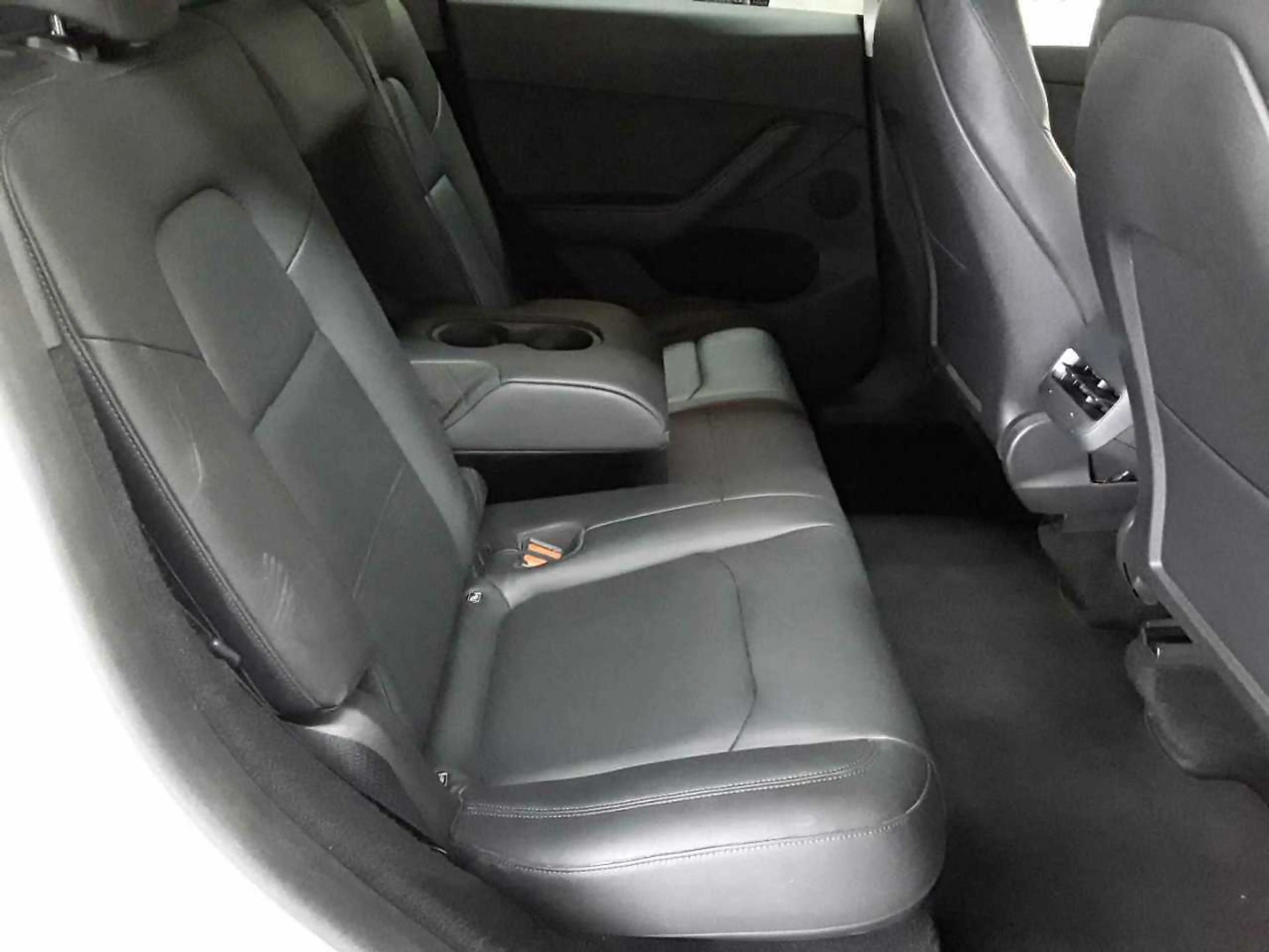 Tesla Model Y Long Range Dual Motor AWD — photo 14