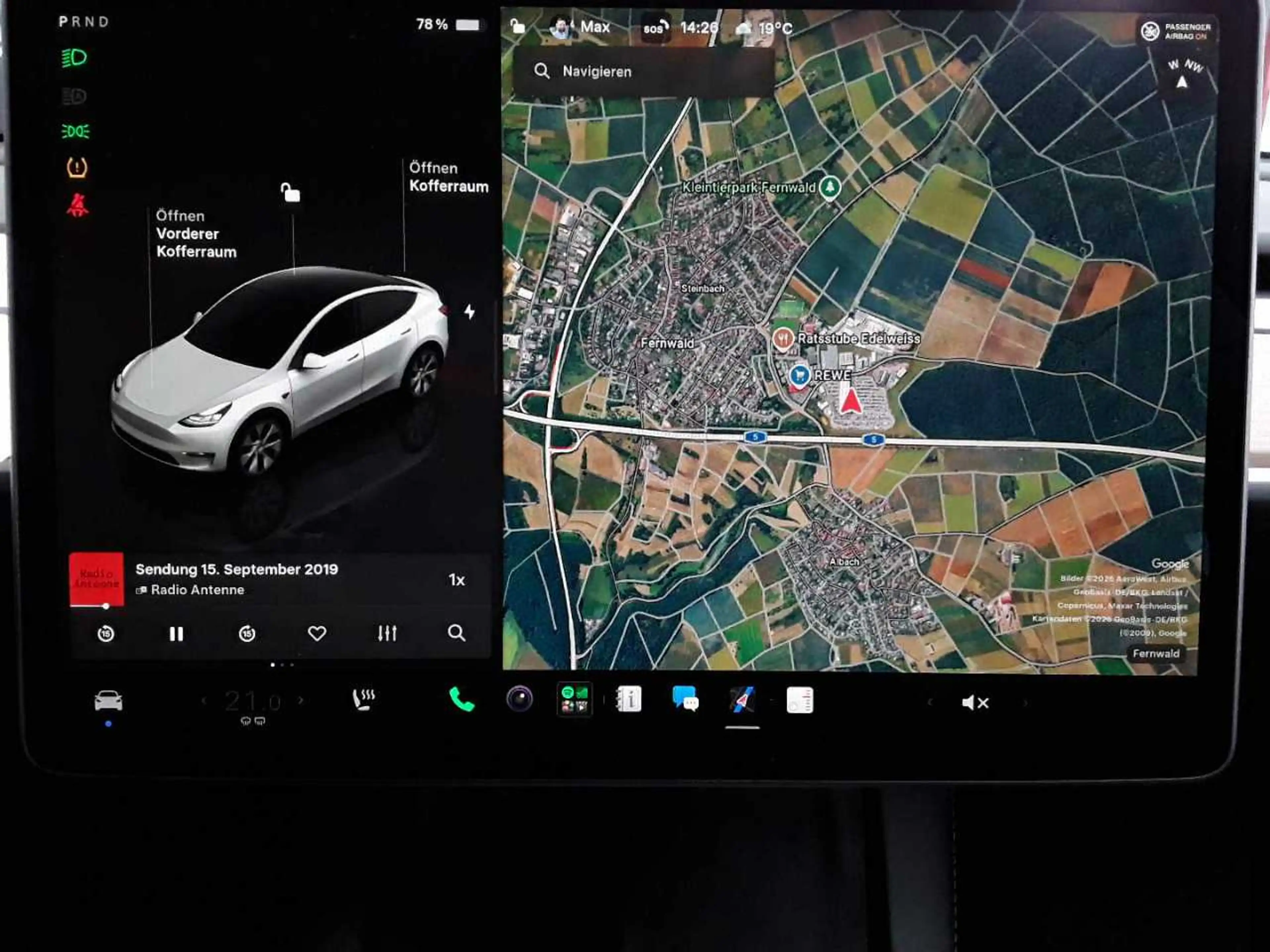 Tesla Model Y Long Range Dual Motor AWD — photo 12