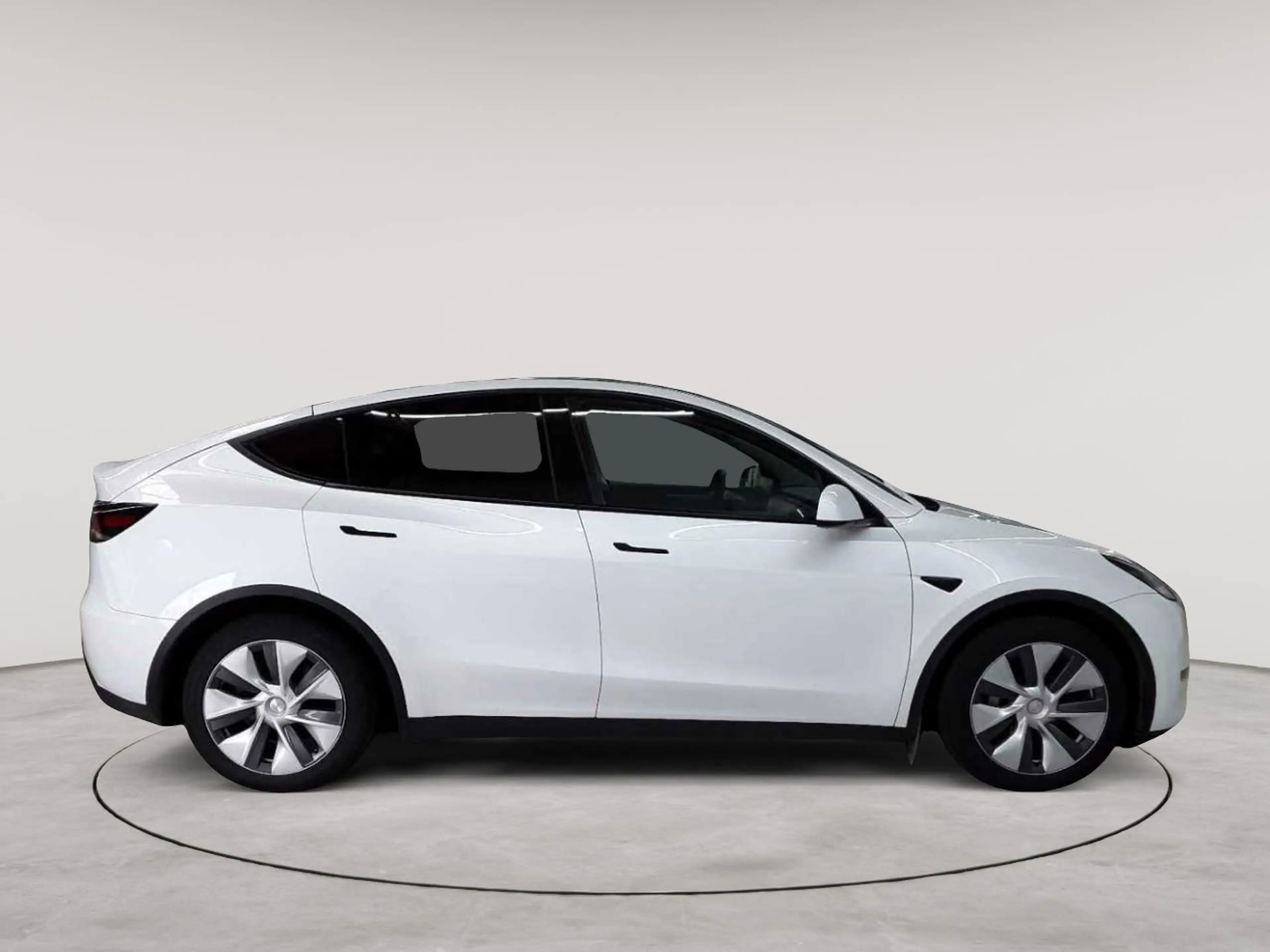 Tesla Model Y Long Range Dual Motor AWD — photo 3