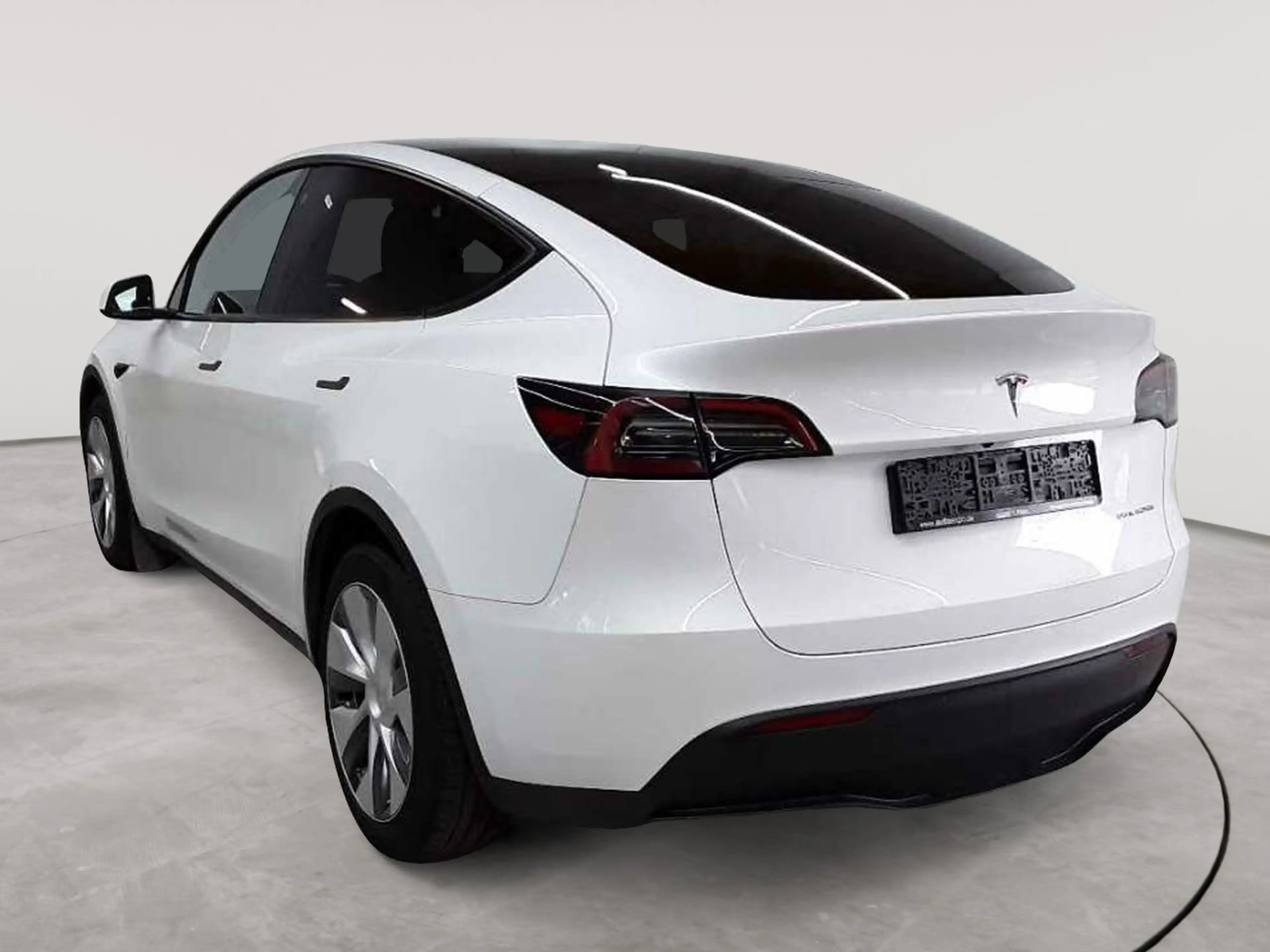 Tesla Model Y Long Range Dual Motor AWD — photo 5