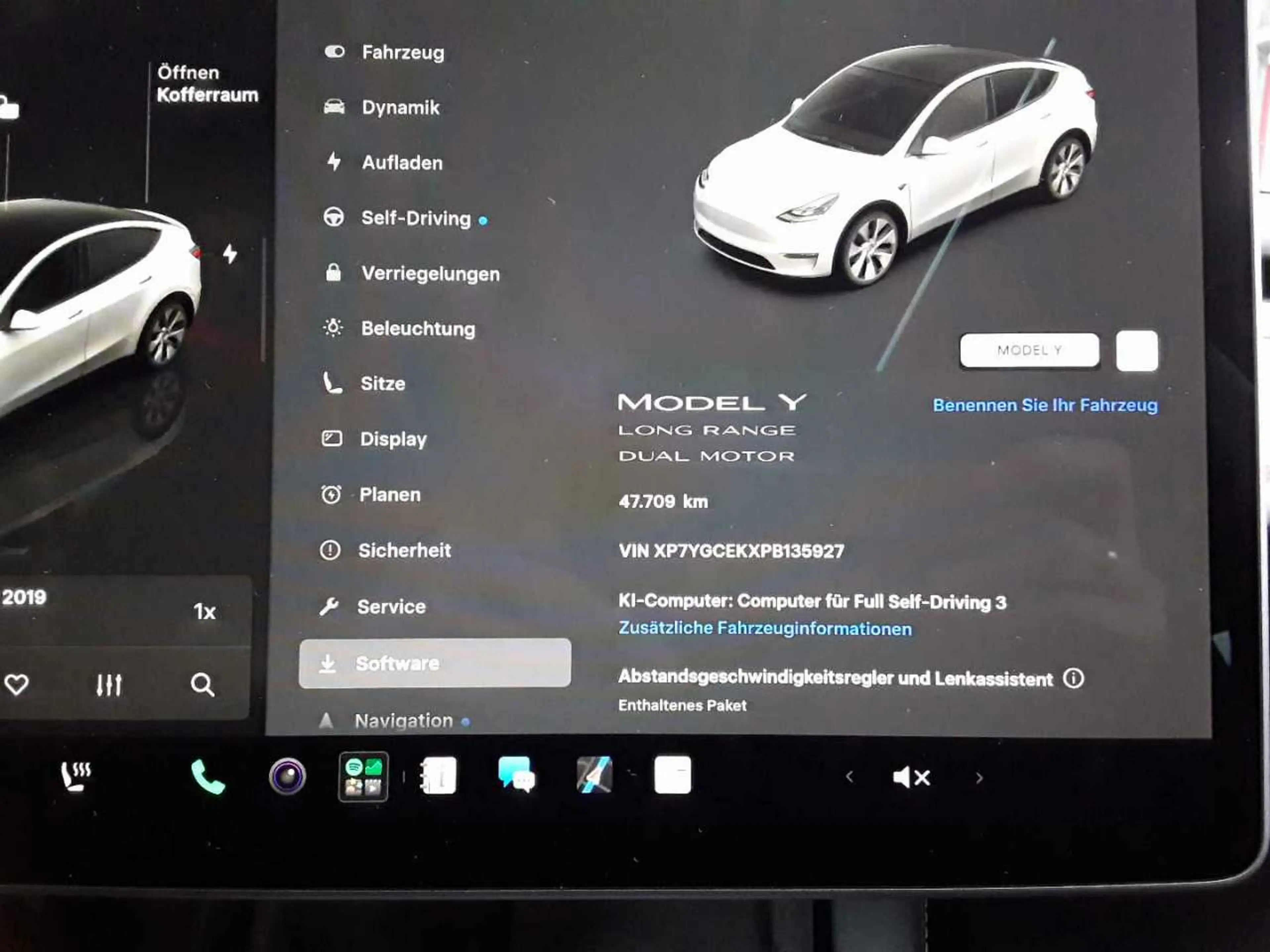 Tesla Model Y Long Range Dual Motor AWD — photo 11