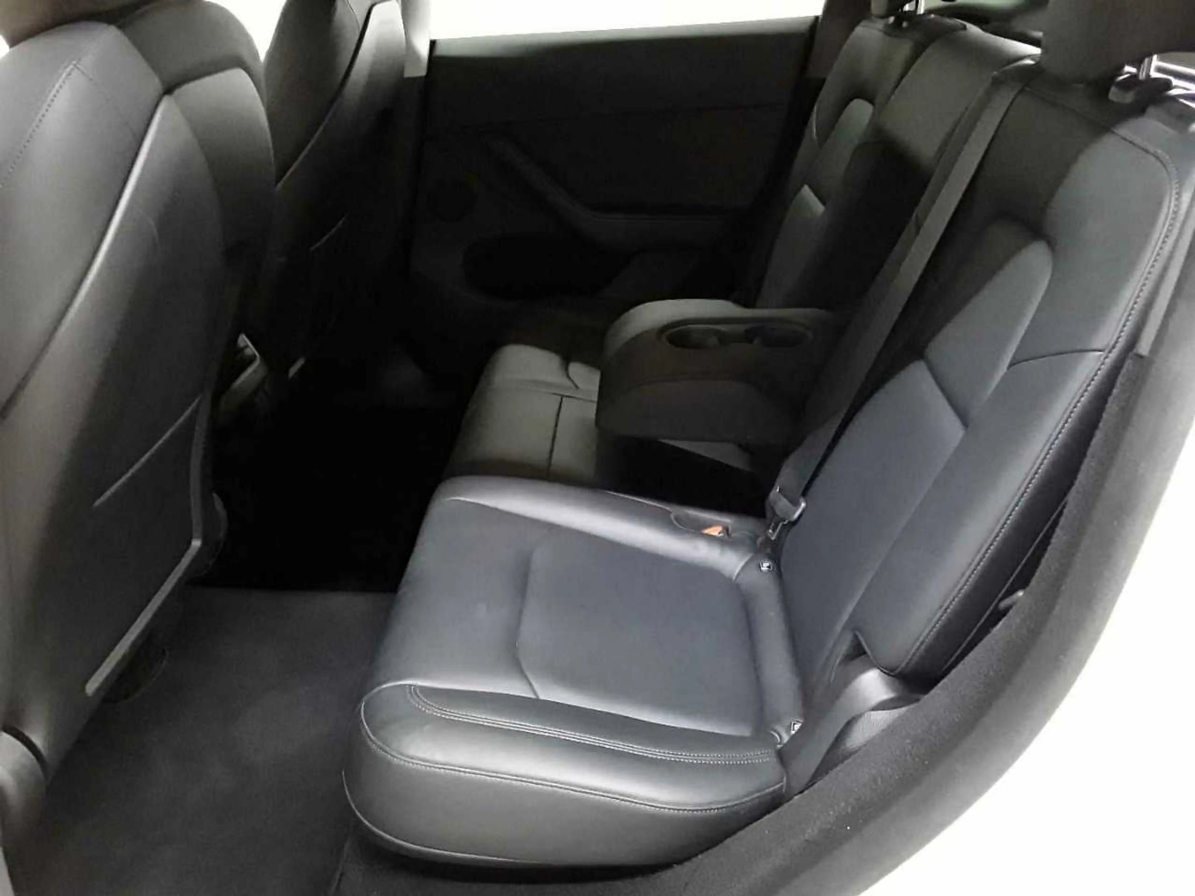 Tesla Model Y Long Range Dual Motor AWD — photo 13
