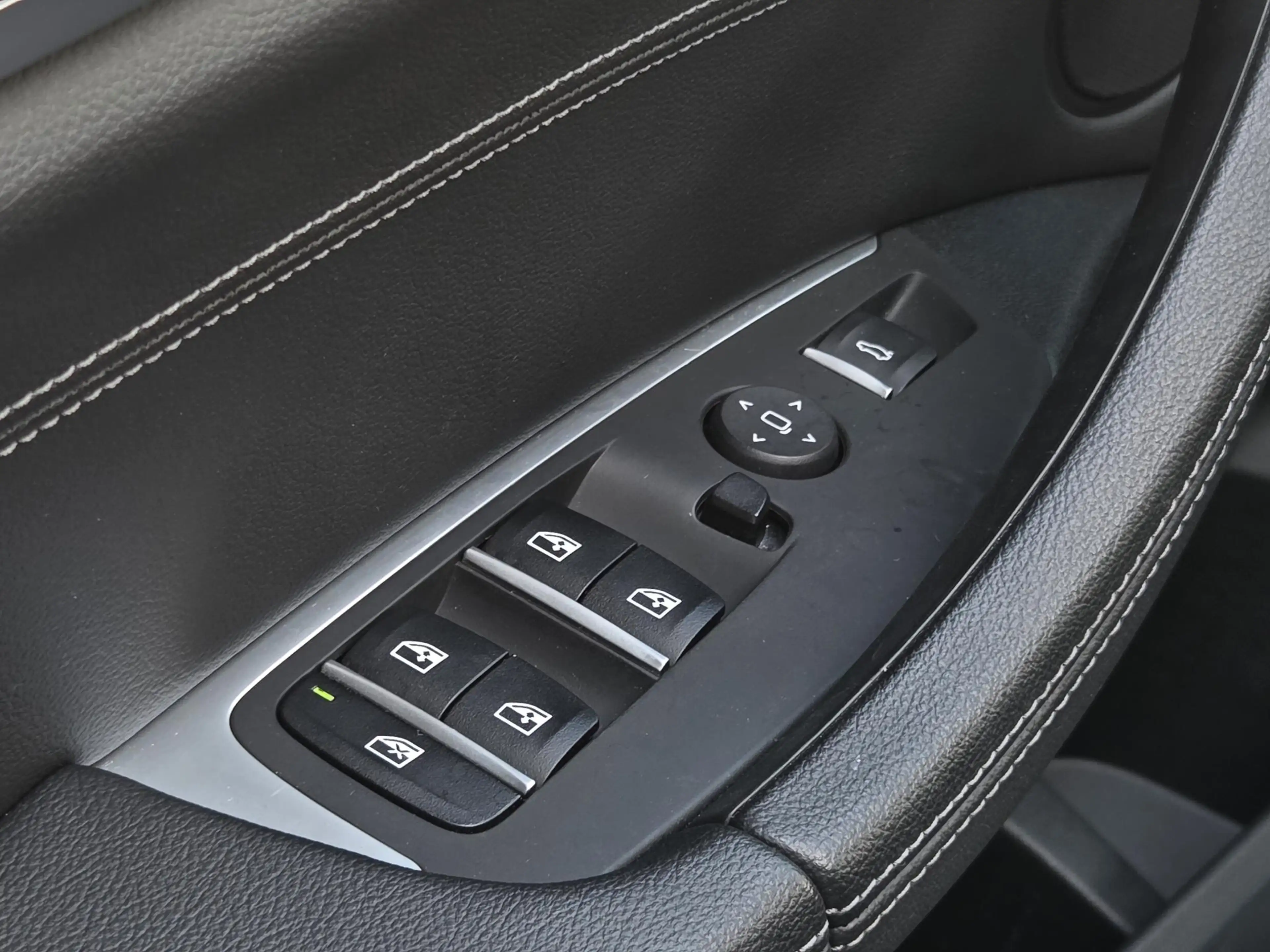 BMW X3 sDrive20i Launch Edition High Executive | Schuif-k — photo 25