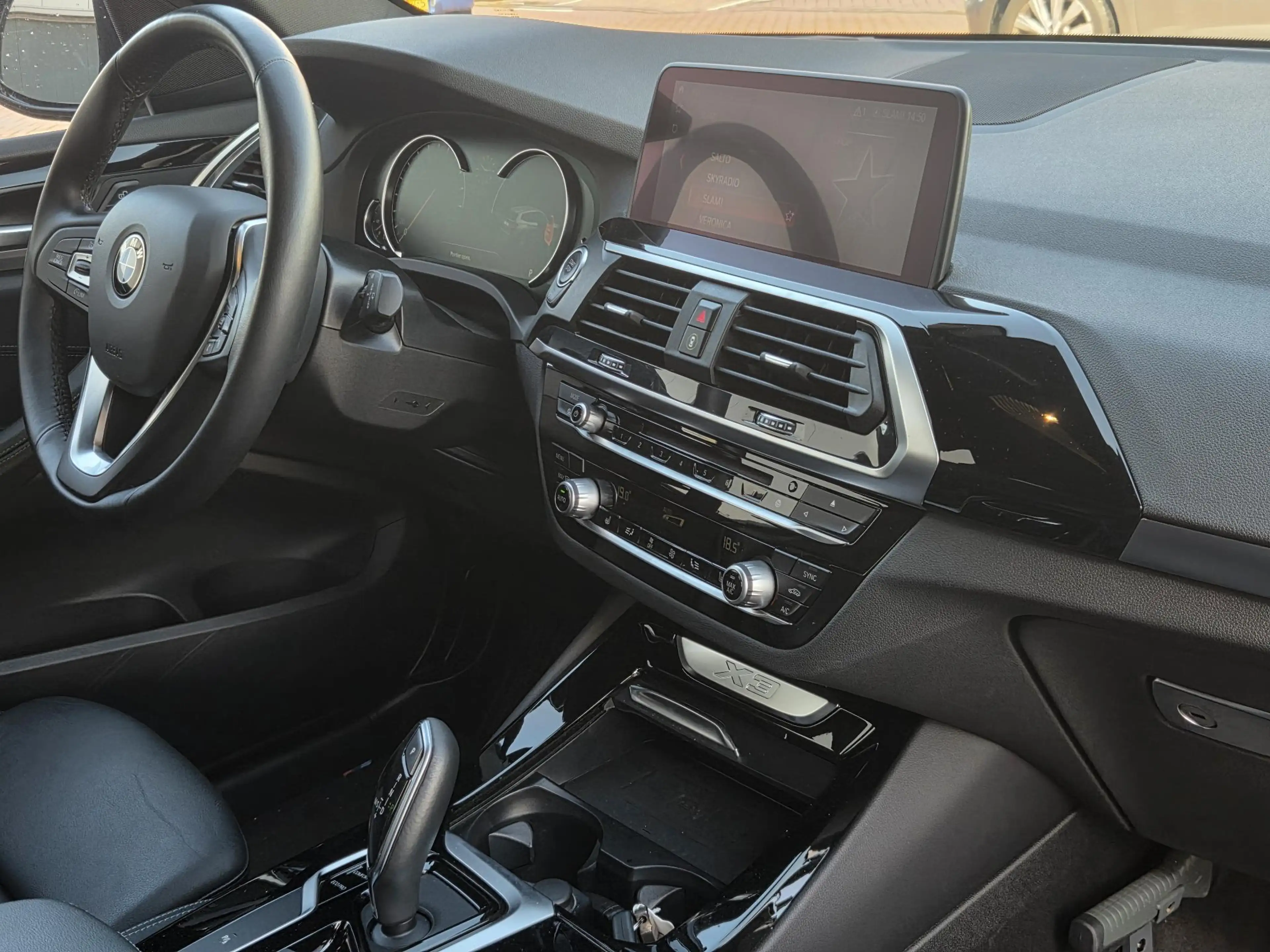 BMW X3 sDrive20i Launch Edition High Executive | Schuif-k — photo 4