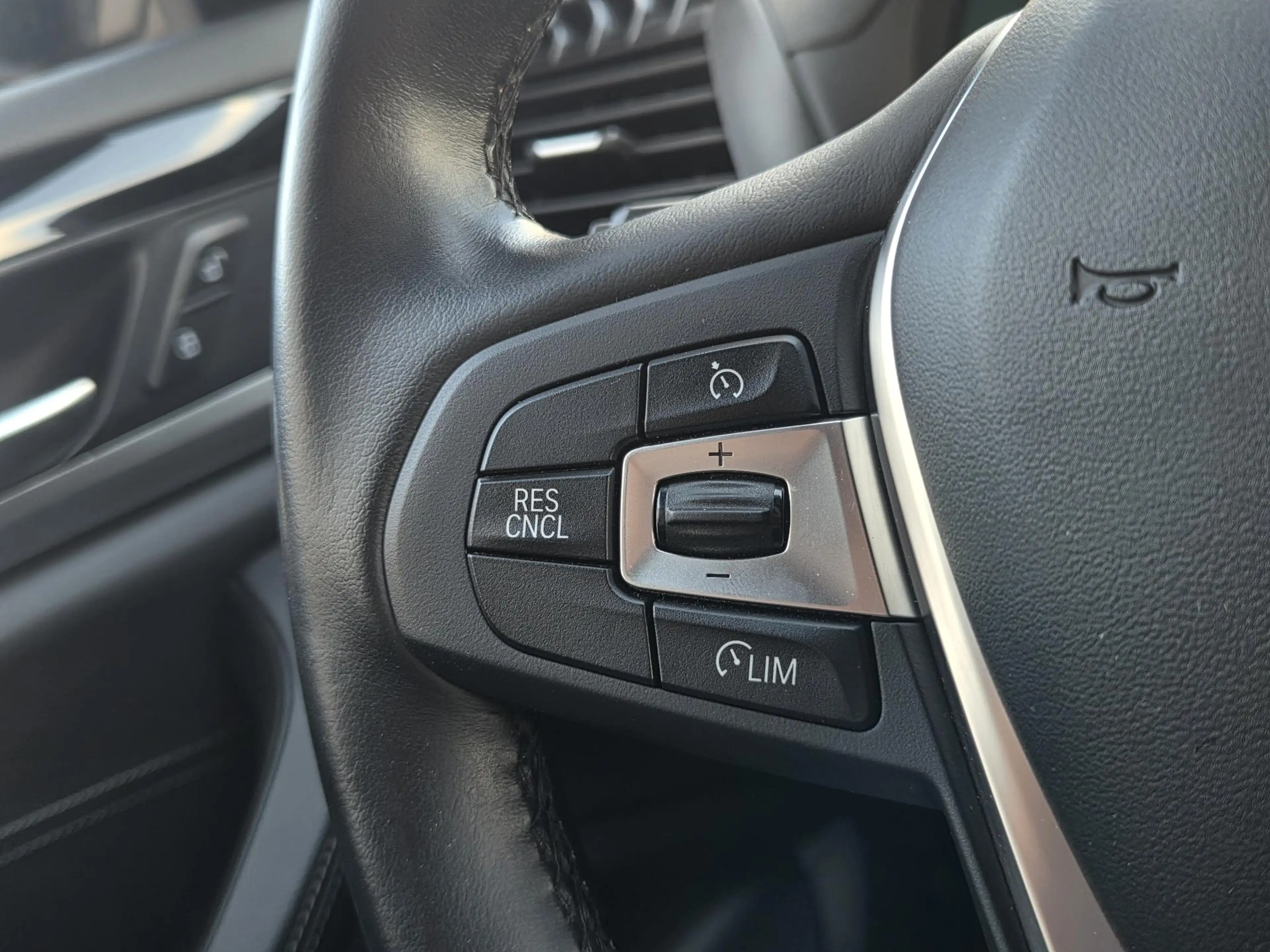 BMW X3 sDrive20i Launch Edition High Executive | Schuif-k — photo 14