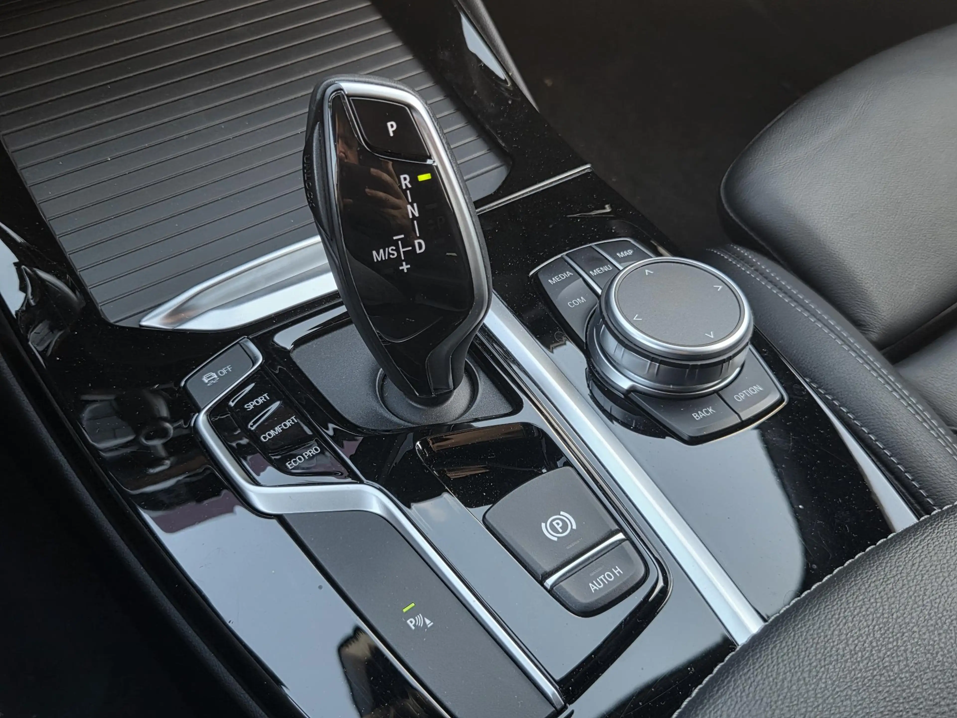 BMW X3 sDrive20i Launch Edition High Executive | Schuif-k — photo 22