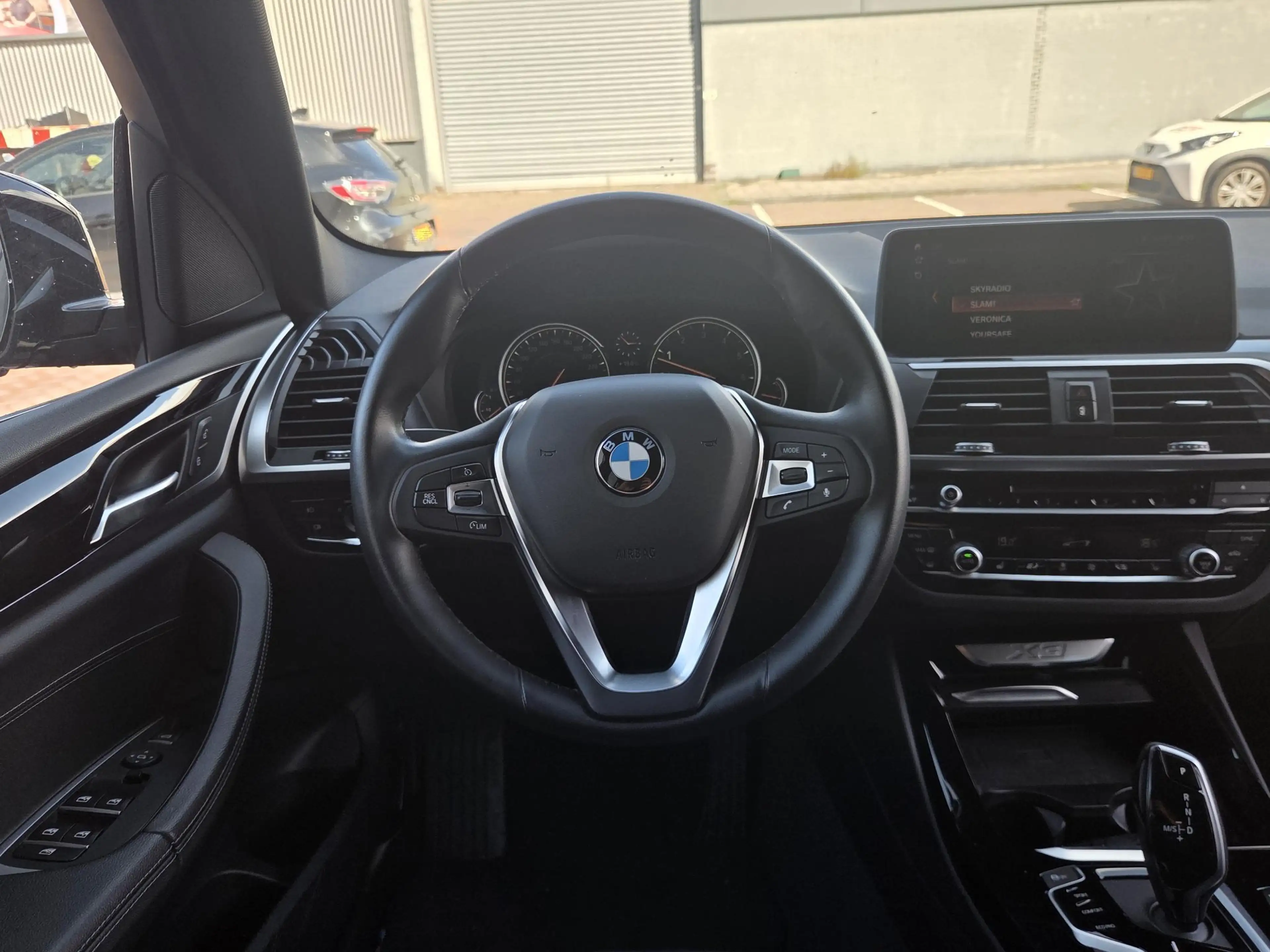 BMW X3 sDrive20i Launch Edition High Executive | Schuif-k — photo 2