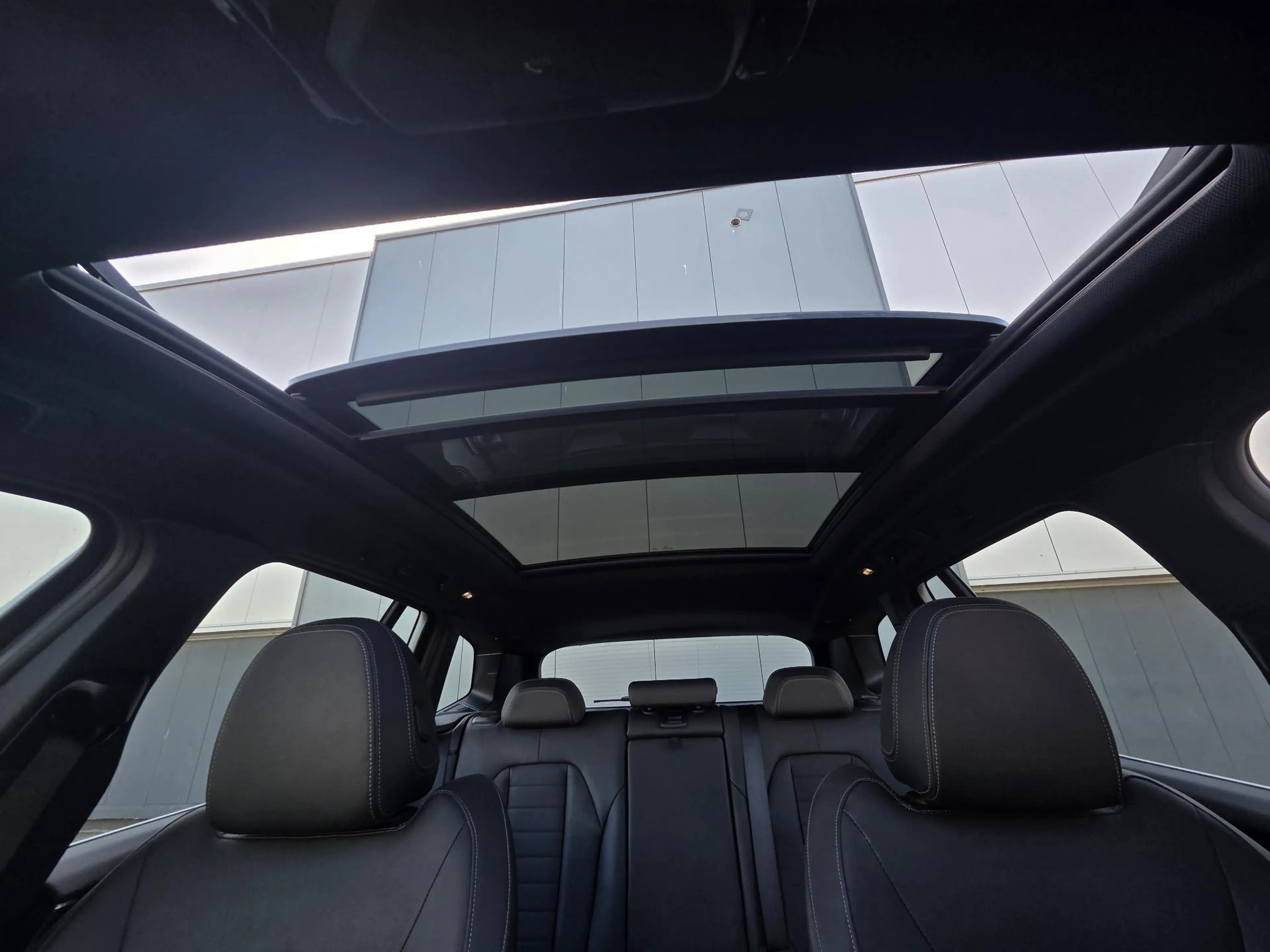 BMW X3 sDrive20i Launch Edition High Executive | Schuif-k — photo 27