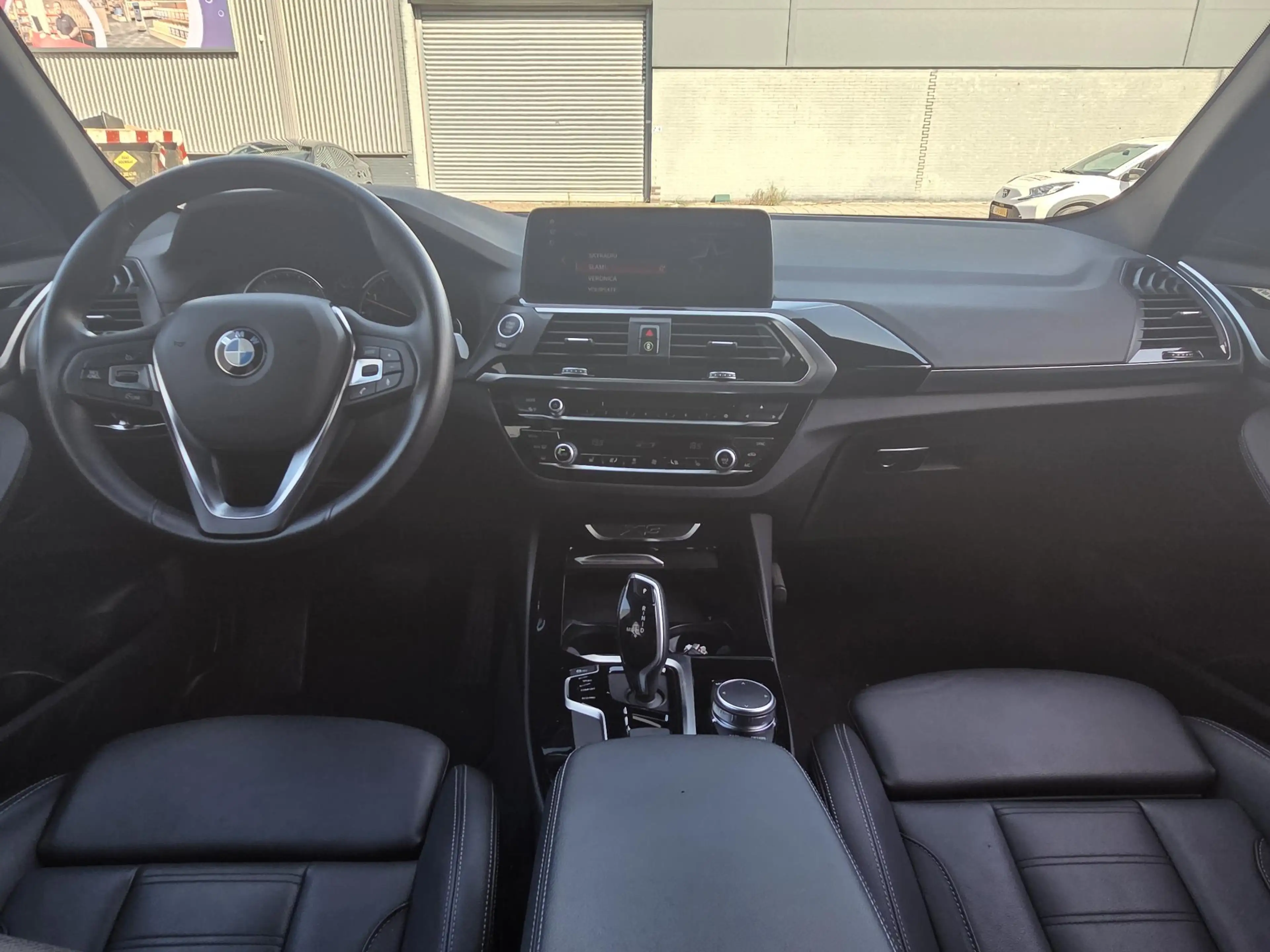 BMW X3 sDrive20i Launch Edition High Executive | Schuif-k — photo 11
