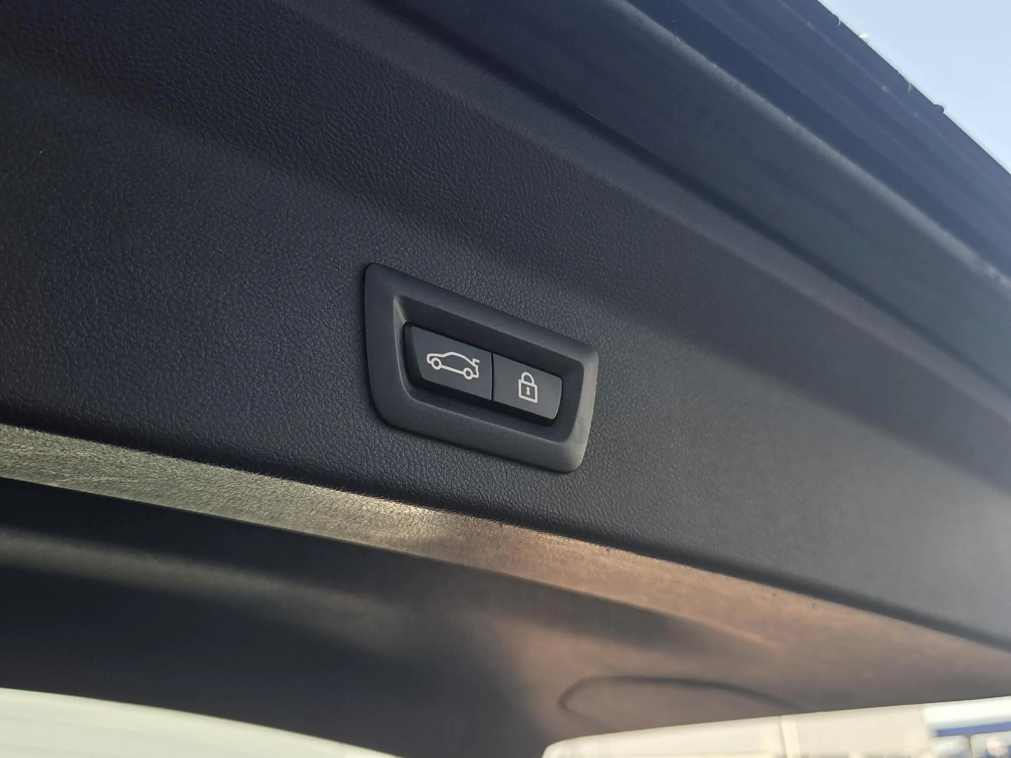 BMW X3 sDrive20i Launch Edition High Executive | Schuif-k — photo 24