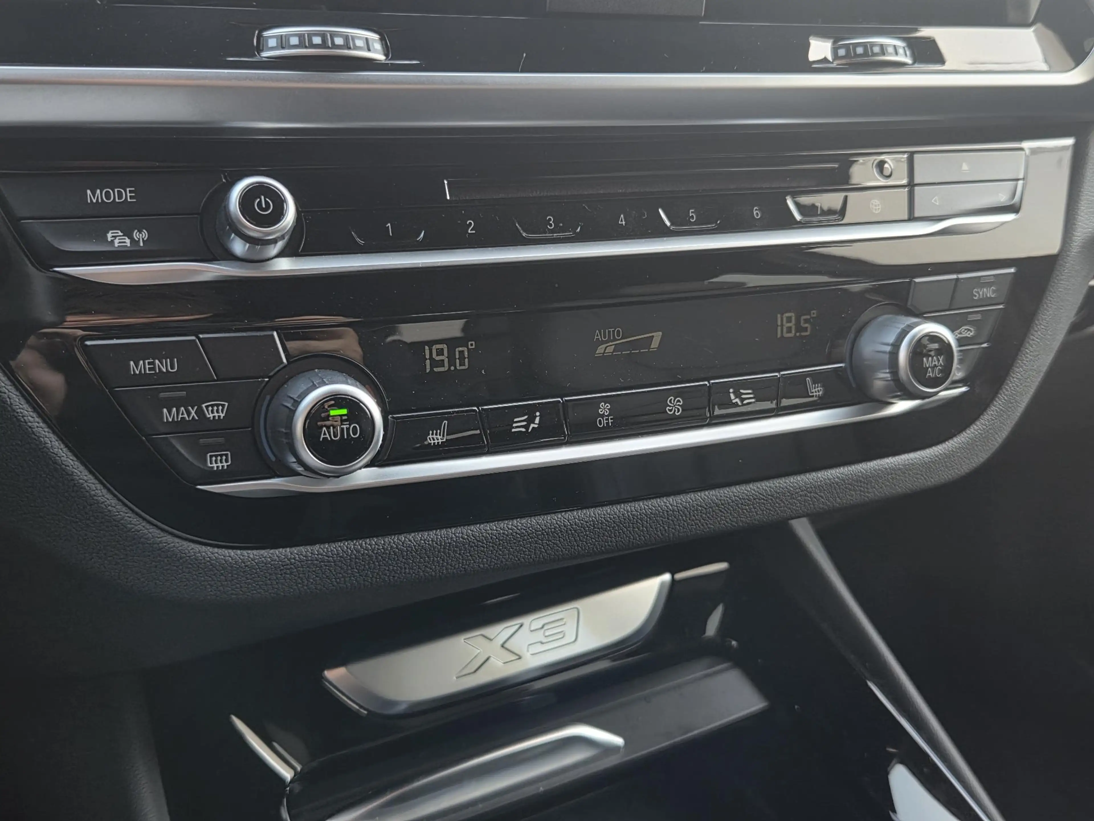 BMW X3 sDrive20i Launch Edition High Executive | Schuif-k — photo 18