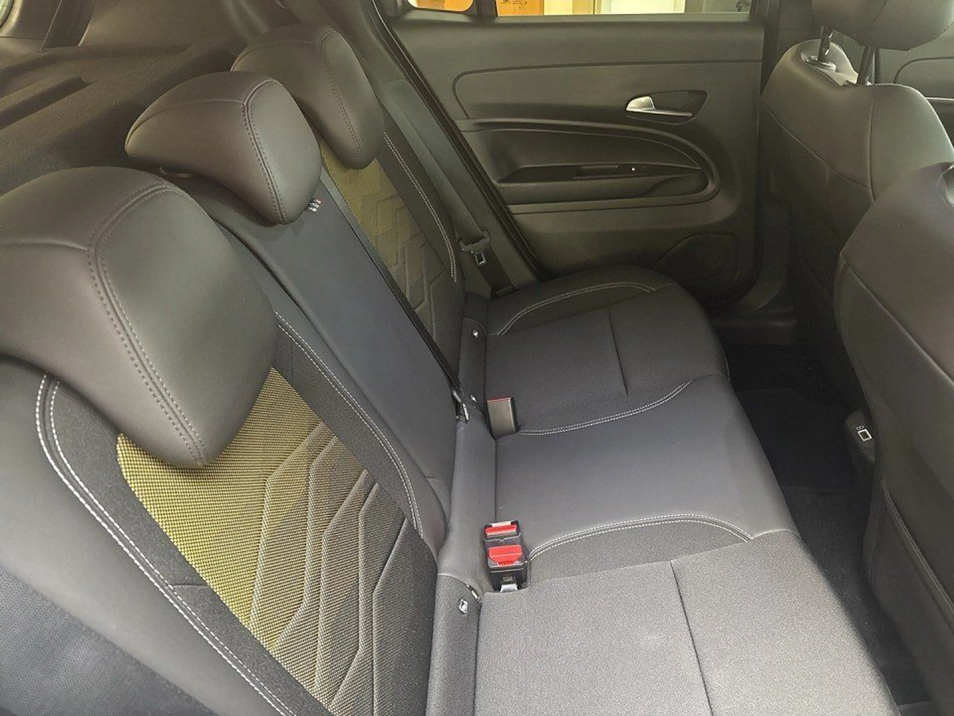 Jeep Avenger Elektro 156PS Summit LED Style Winter — photo 10