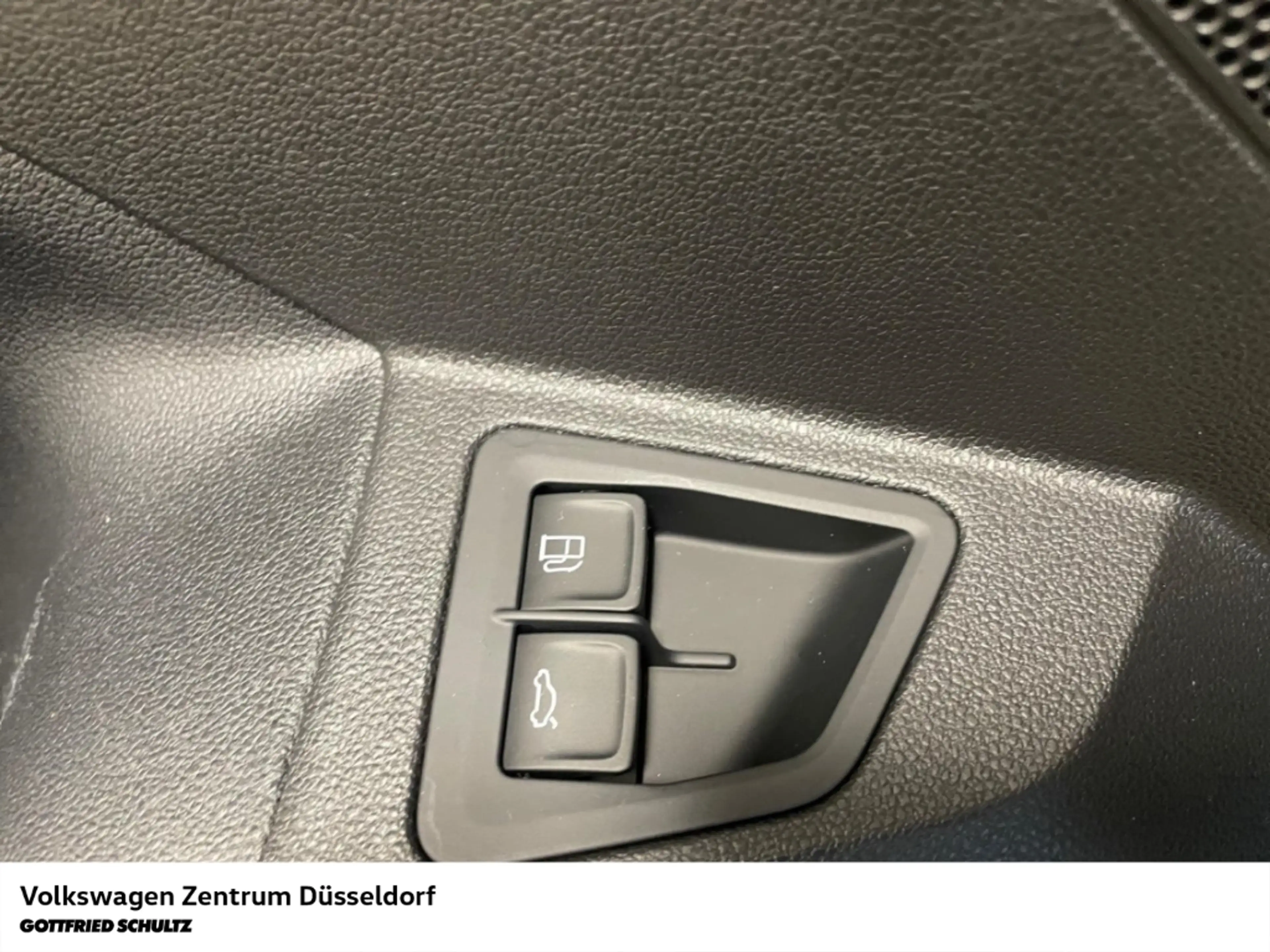 Volkswagen Touareg R 3.0 l V6 eHybrid 4Motion AHK Head-Up Navi Leder — photo 15