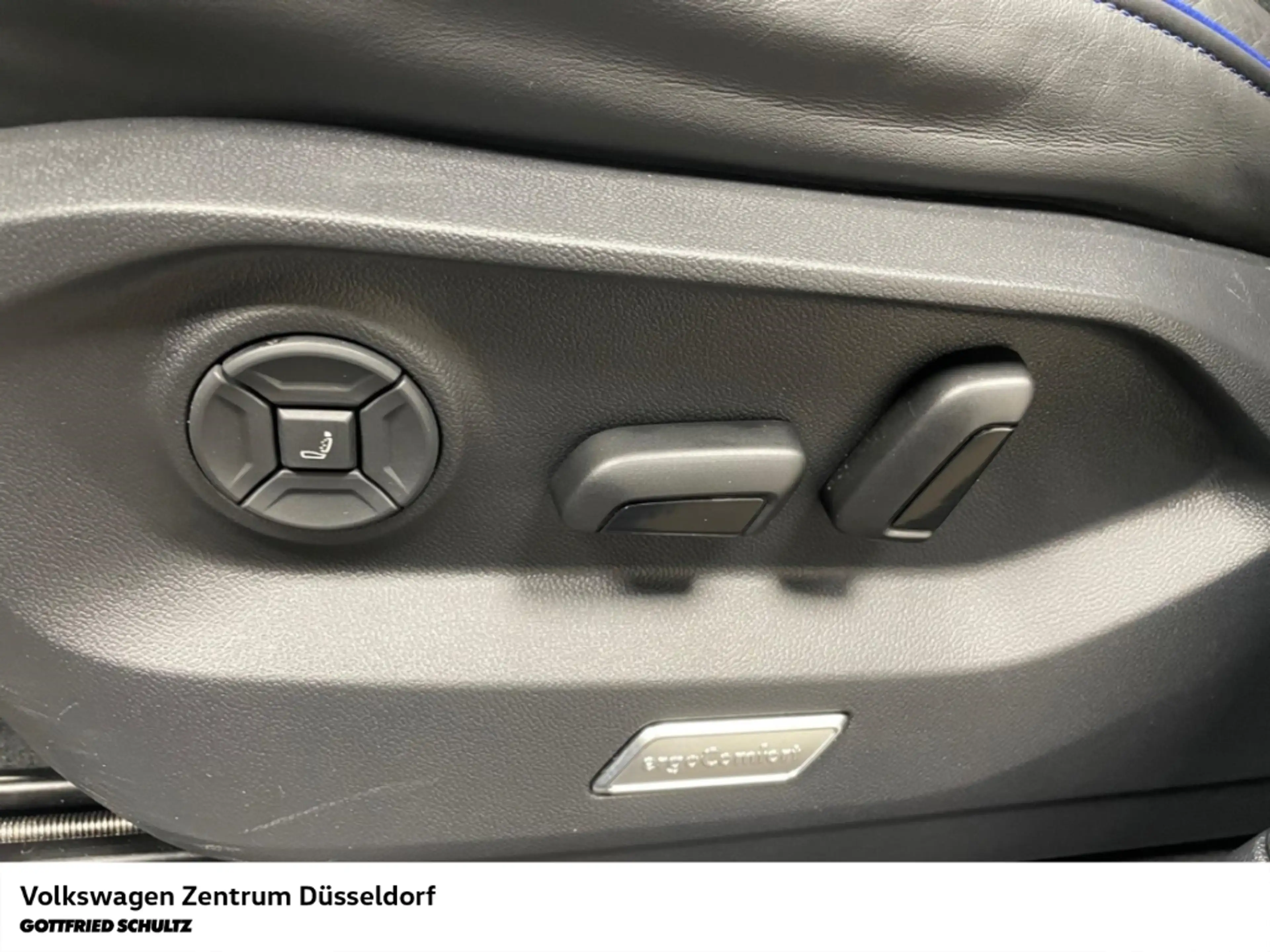 Volkswagen Touareg R 3.0 l V6 eHybrid 4Motion AHK Head-Up Navi Leder — photo 12