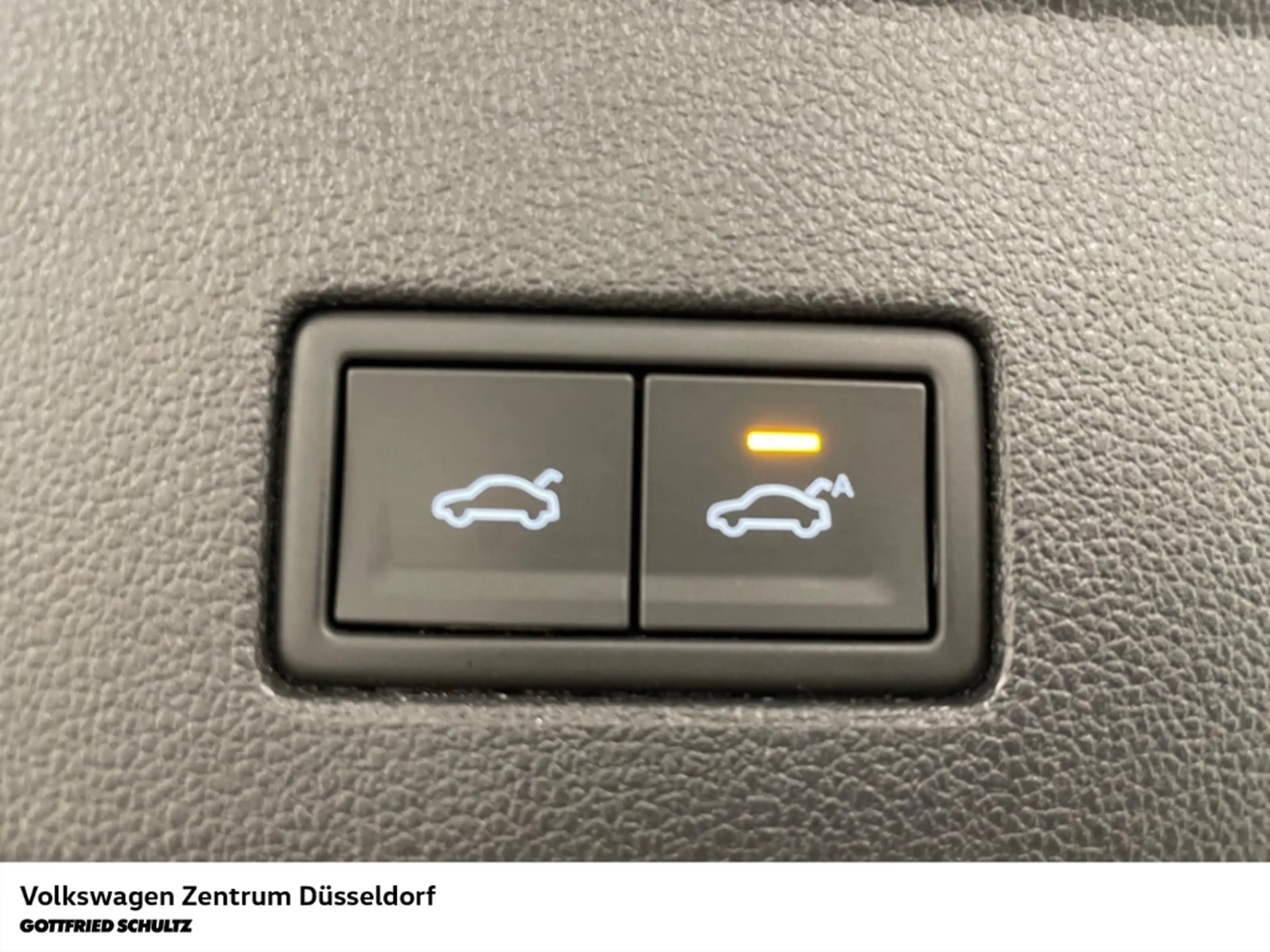 Volkswagen Touareg R 3.0 l V6 eHybrid 4Motion AHK Head-Up Navi Leder — photo 13