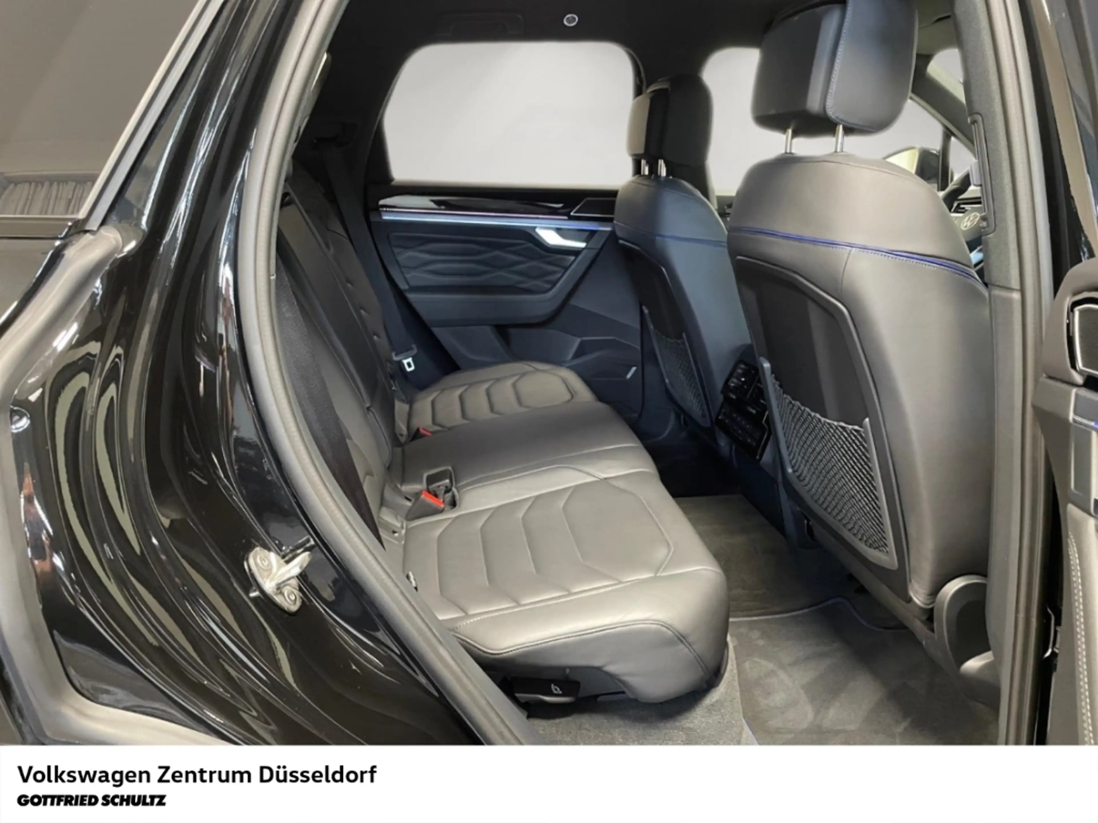 Volkswagen Touareg R 3.0 l V6 eHybrid 4Motion AHK Head-Up Navi Leder — photo 7