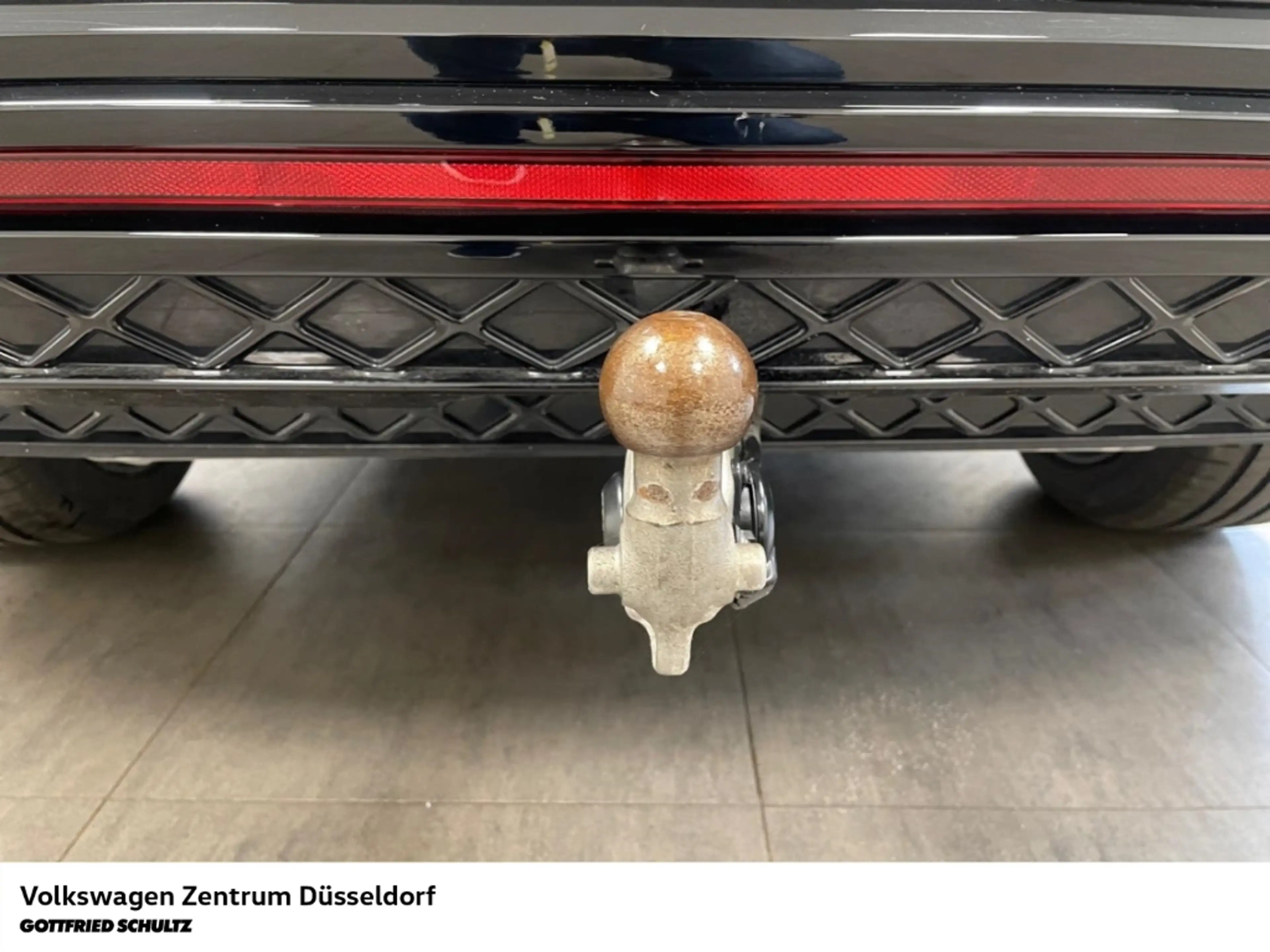 Volkswagen Touareg R 3.0 l V6 eHybrid 4Motion AHK Head-Up Navi Leder — photo 10