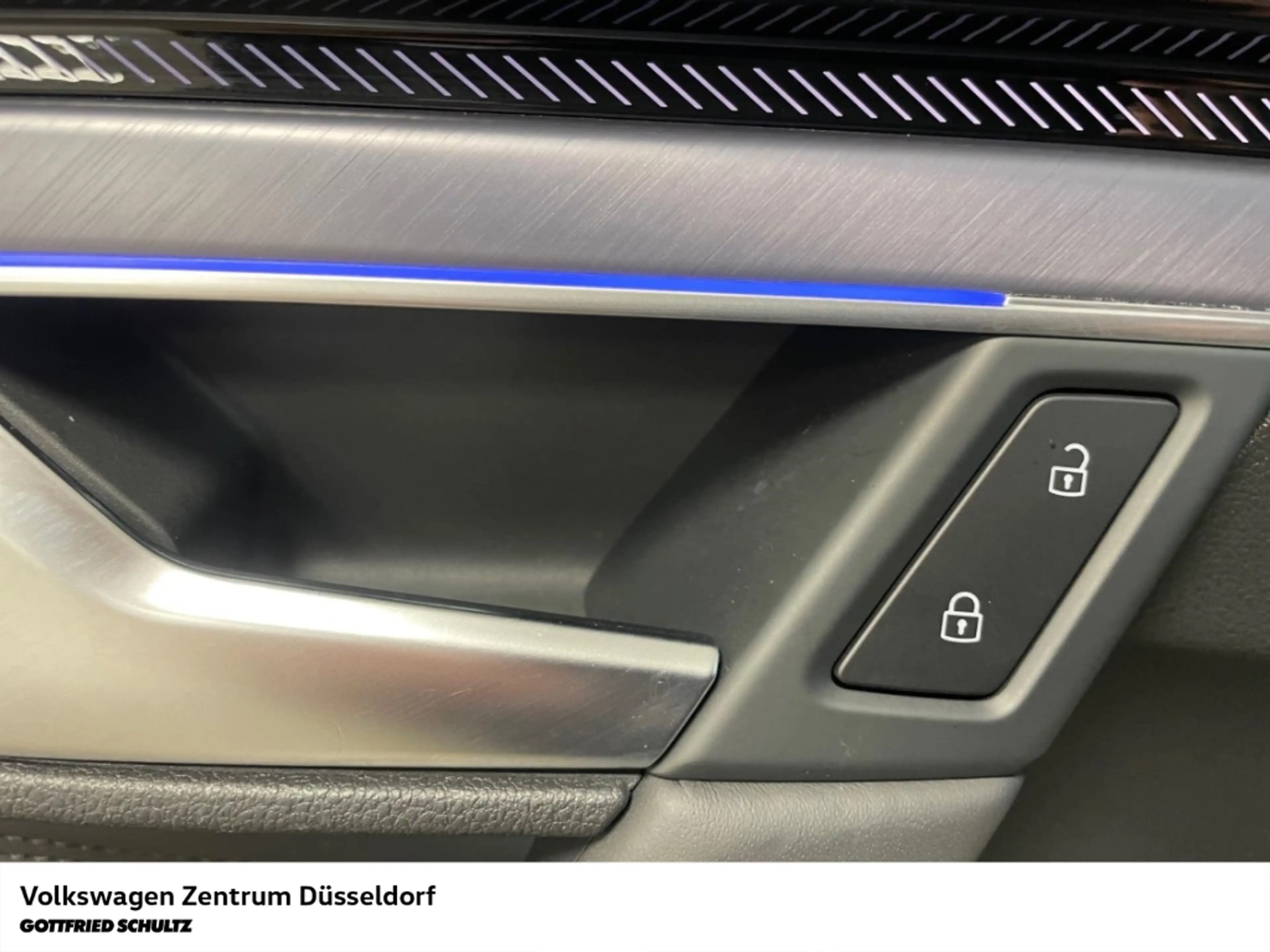 Volkswagen Touareg R 3.0 l V6 eHybrid 4Motion AHK Head-Up Navi Leder — photo 14