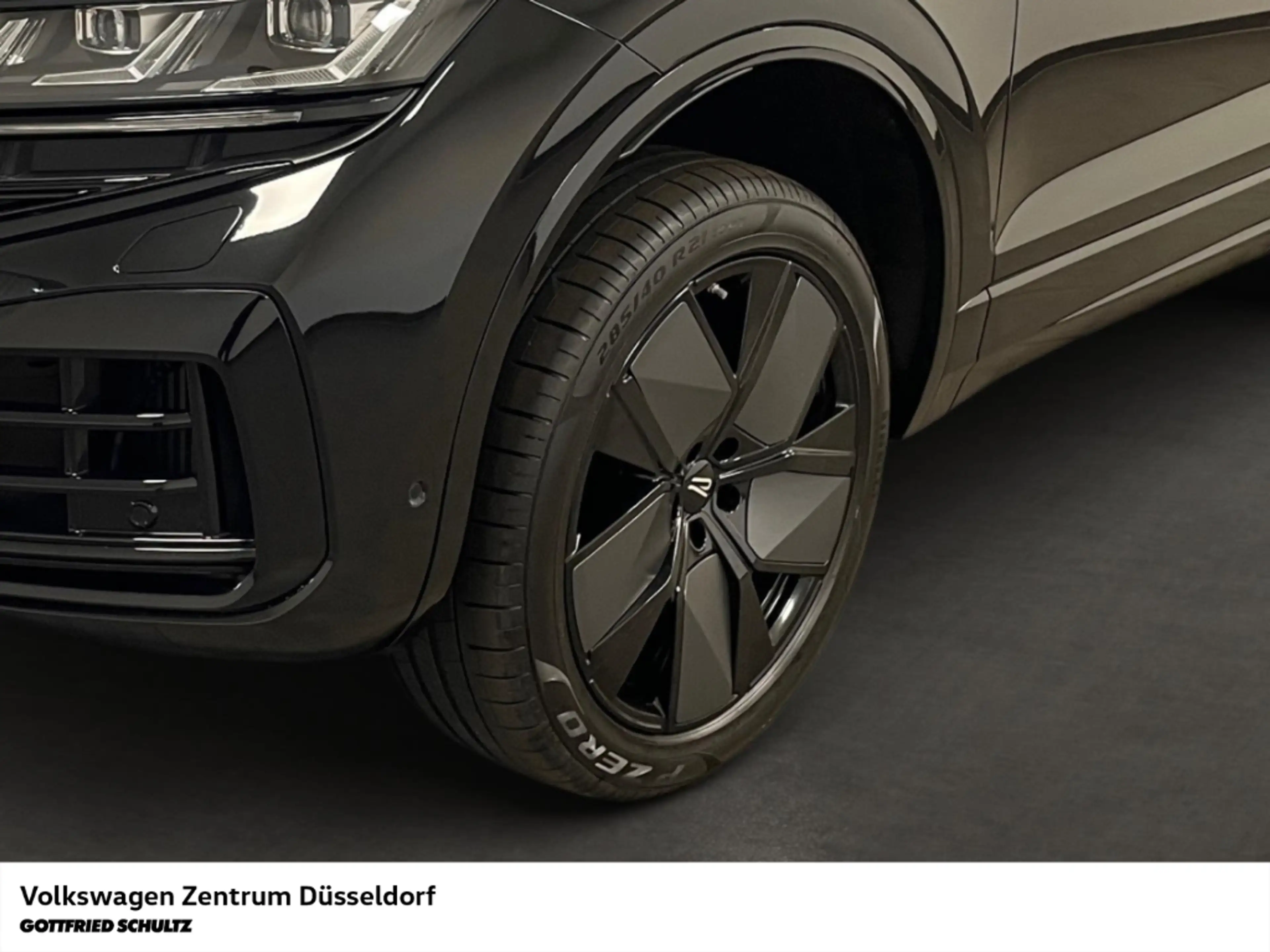 Volkswagen Touareg R 3.0 l V6 eHybrid 4Motion AHK Head-Up Navi Leder — photo 9