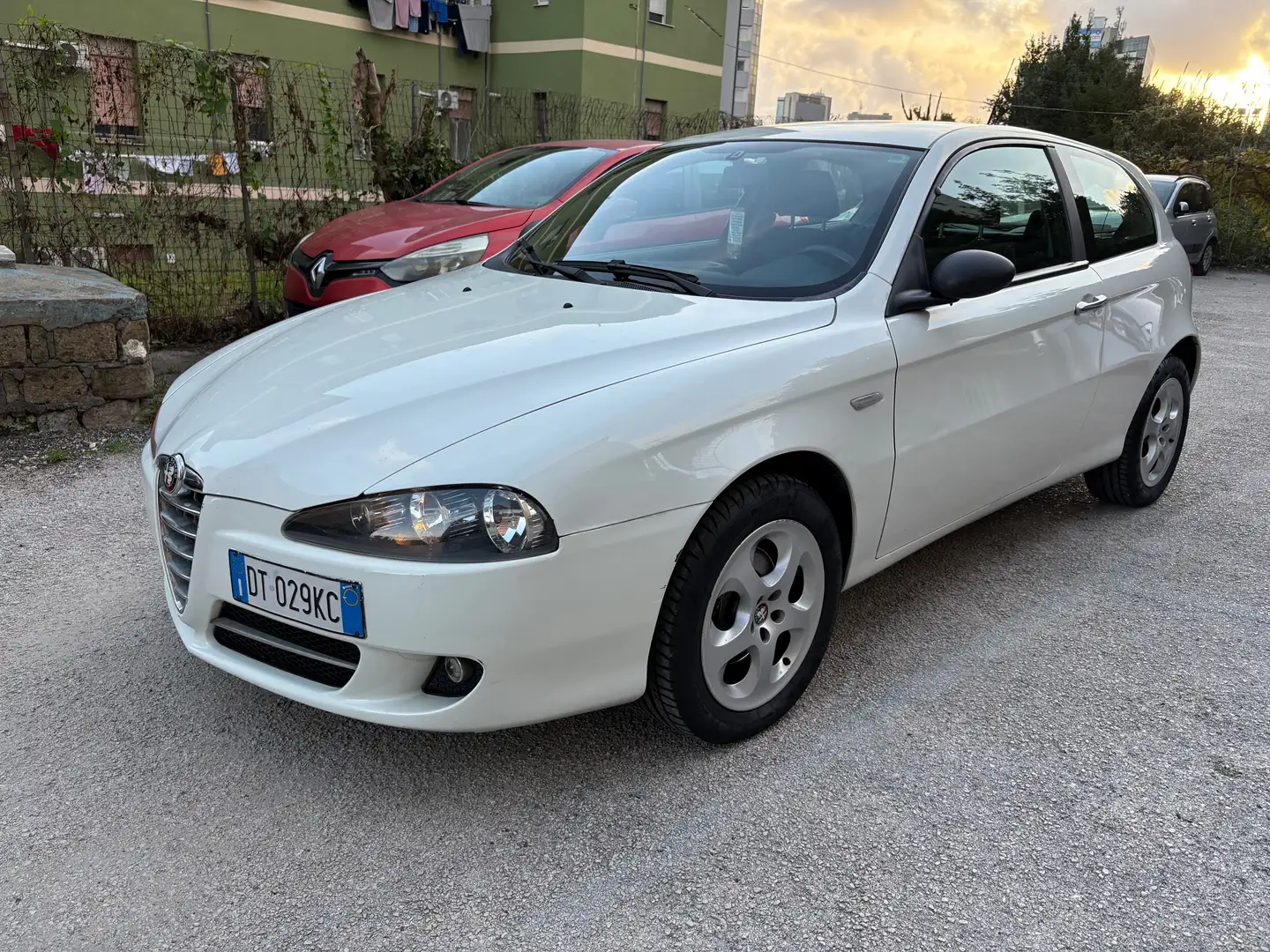 Alfa Romeo 147 147 3p 1.6 ts 16v Distinctive c/esp 105cv Weiß - 1
