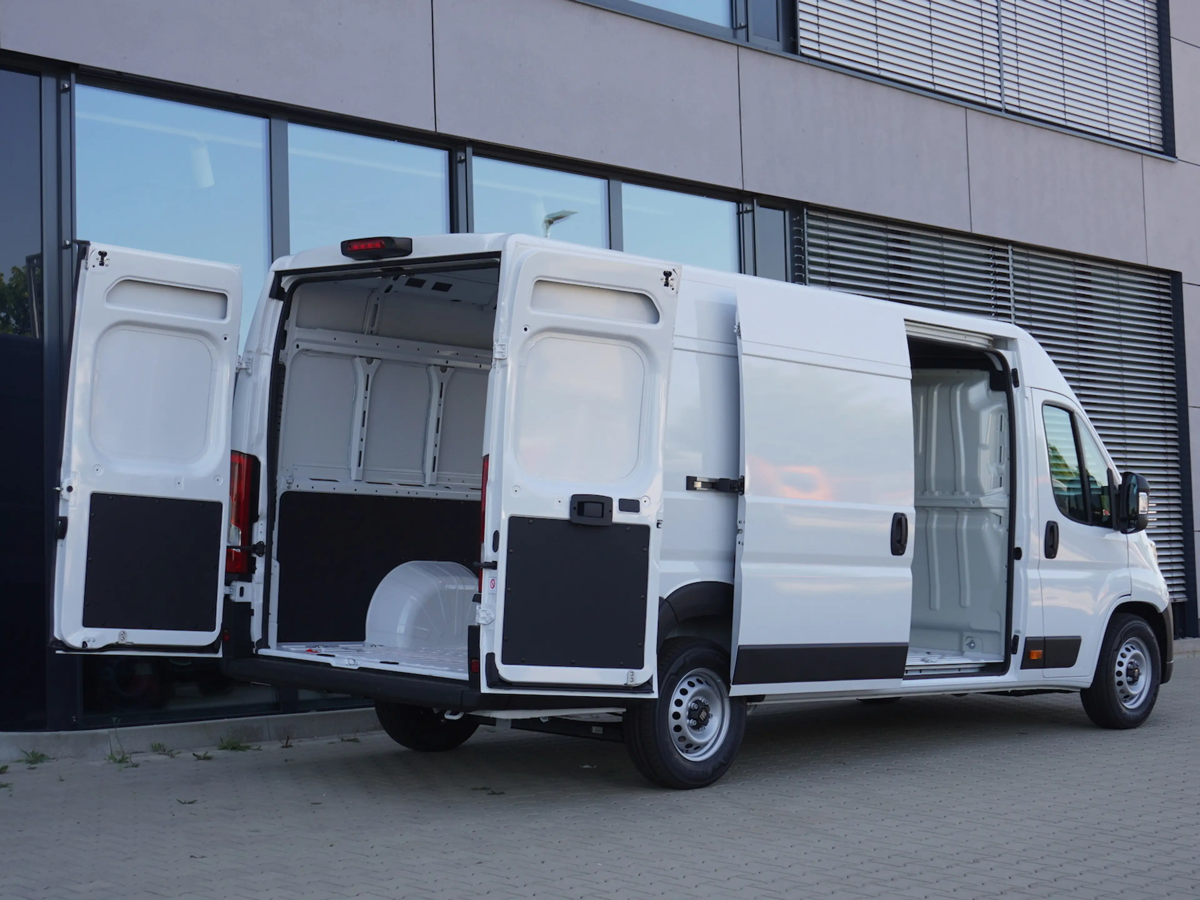 Fiat Ducato Maxi 35 L4H2 180 / 10-Zoll-Navi + Kamera — photo 4