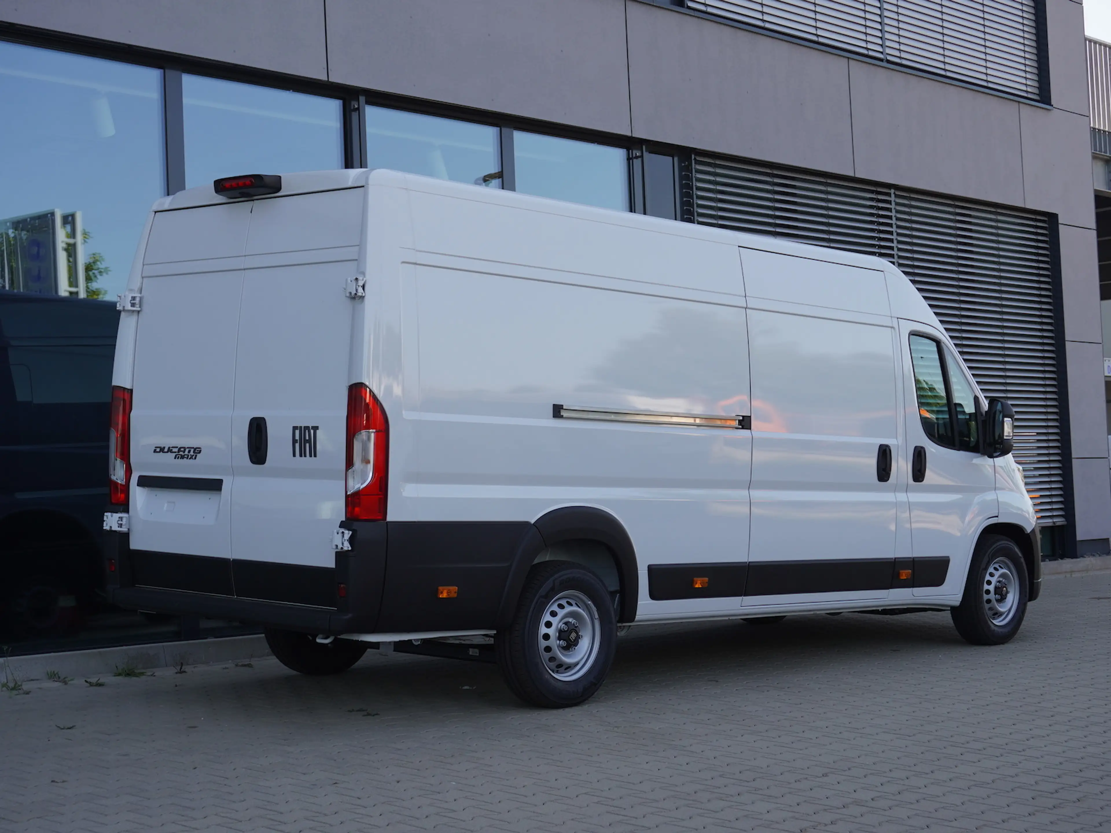 Fiat Ducato Maxi 35 L4H2 180 / 10-Zoll-Navi + Kamera — photo 2
