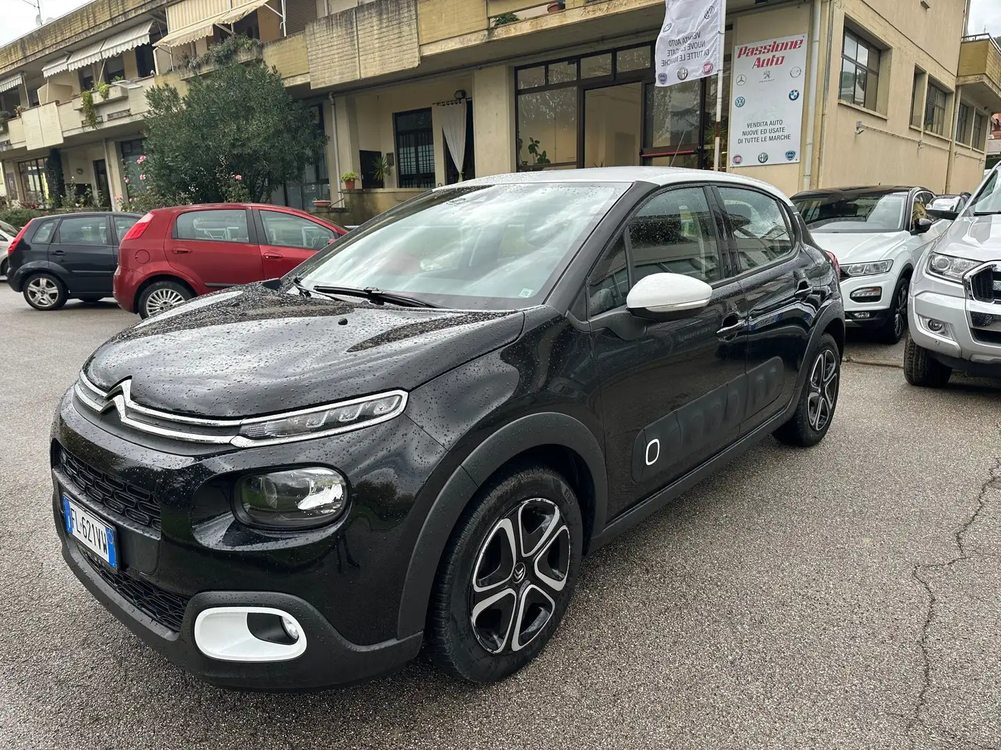 Citroen C3 C3 III 2017 1.2 puretech Shine Gpl 82cv Nero - 1