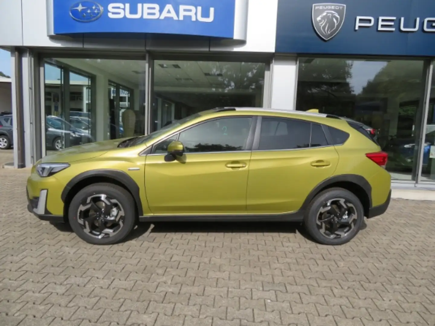 Subaru XV 2.0ie Lineartronic Platinum 8fach bereift Allrad N Gelb - 2