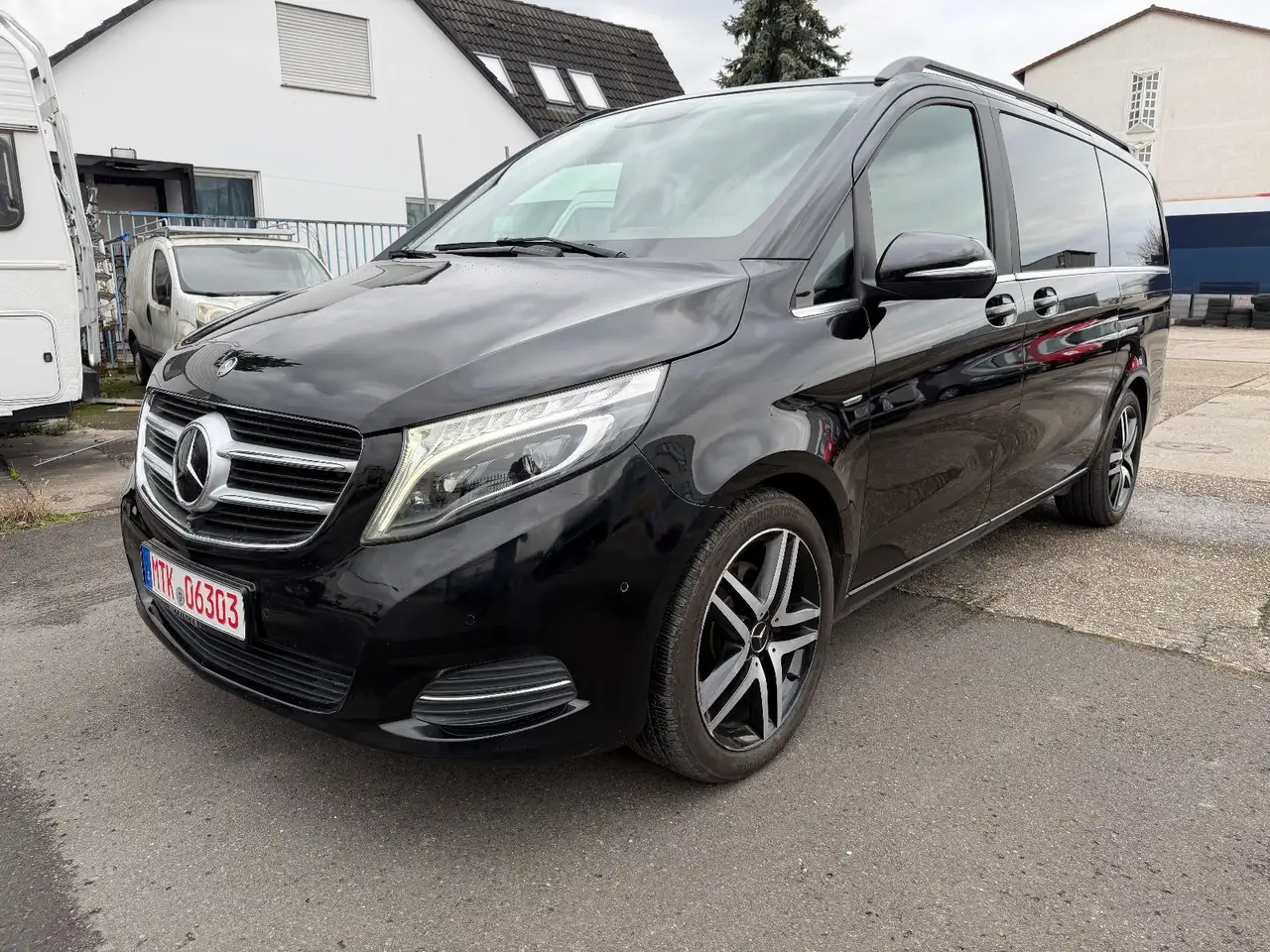 MERCEDES-BENZ V 250 90 ch BVA - CAMÉRA 360° - SELLERIE CUIR - SIÈGES CHAUFFANTS/VENTILÉS