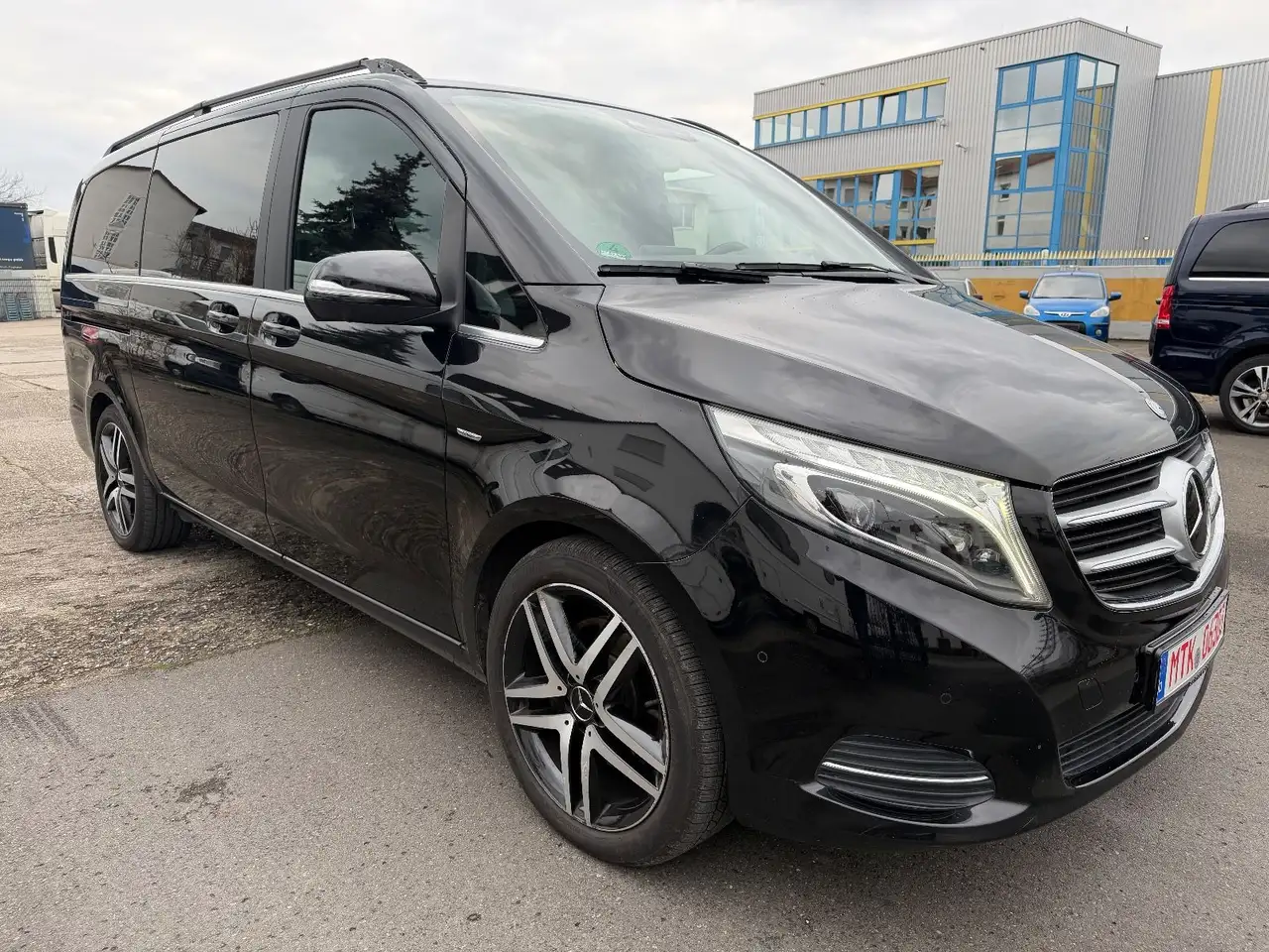 MERCEDES-BENZ V 250 90 ch BVA - CAMÉRA 360° - SELLERIE CUIR - SIÈGES CHAUFFANTS/VENTILÉS